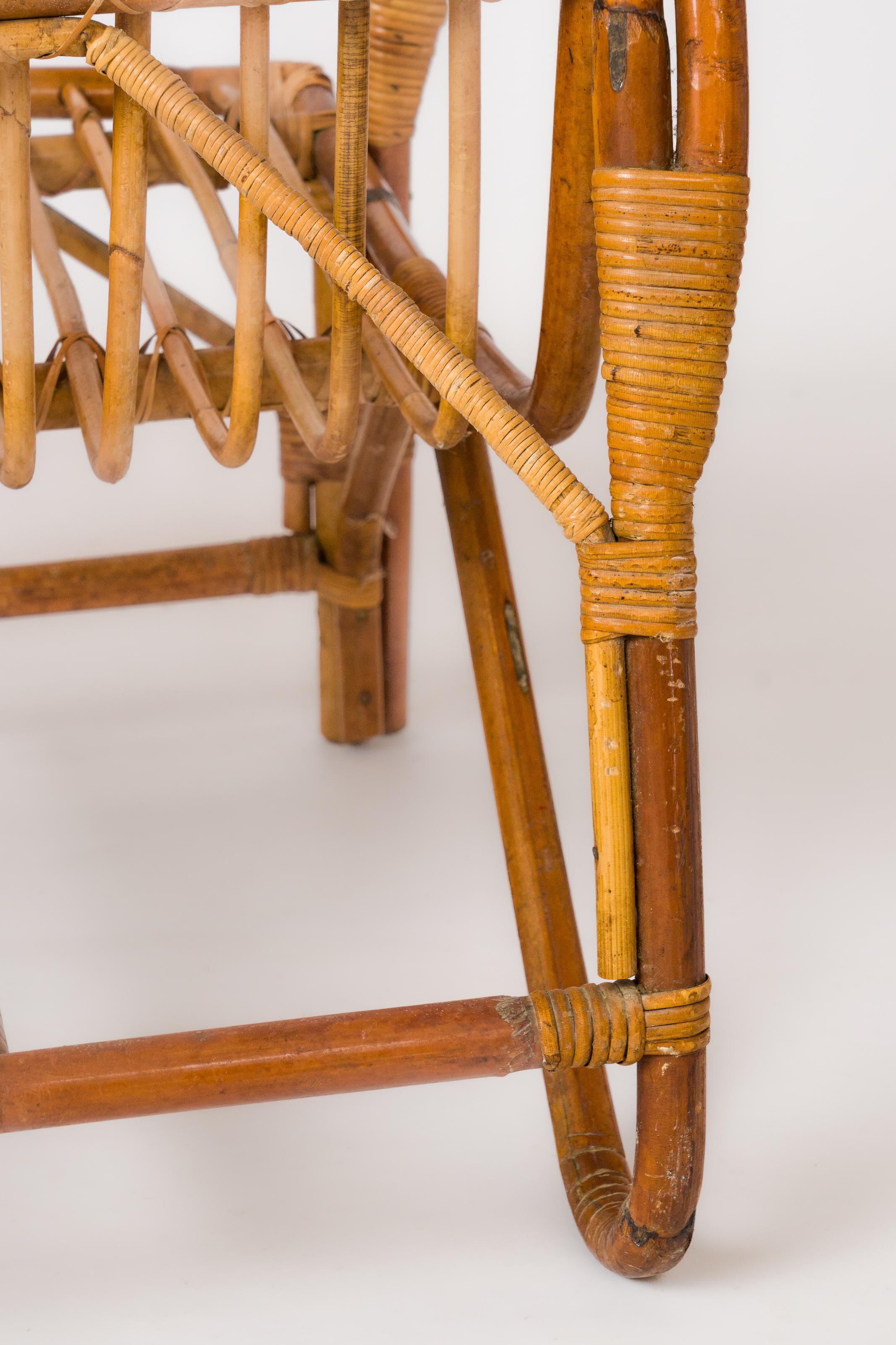 Coppia di poltrone in rattan nello stile di Audoux Minnet - Francia anni '60 in vendita 2