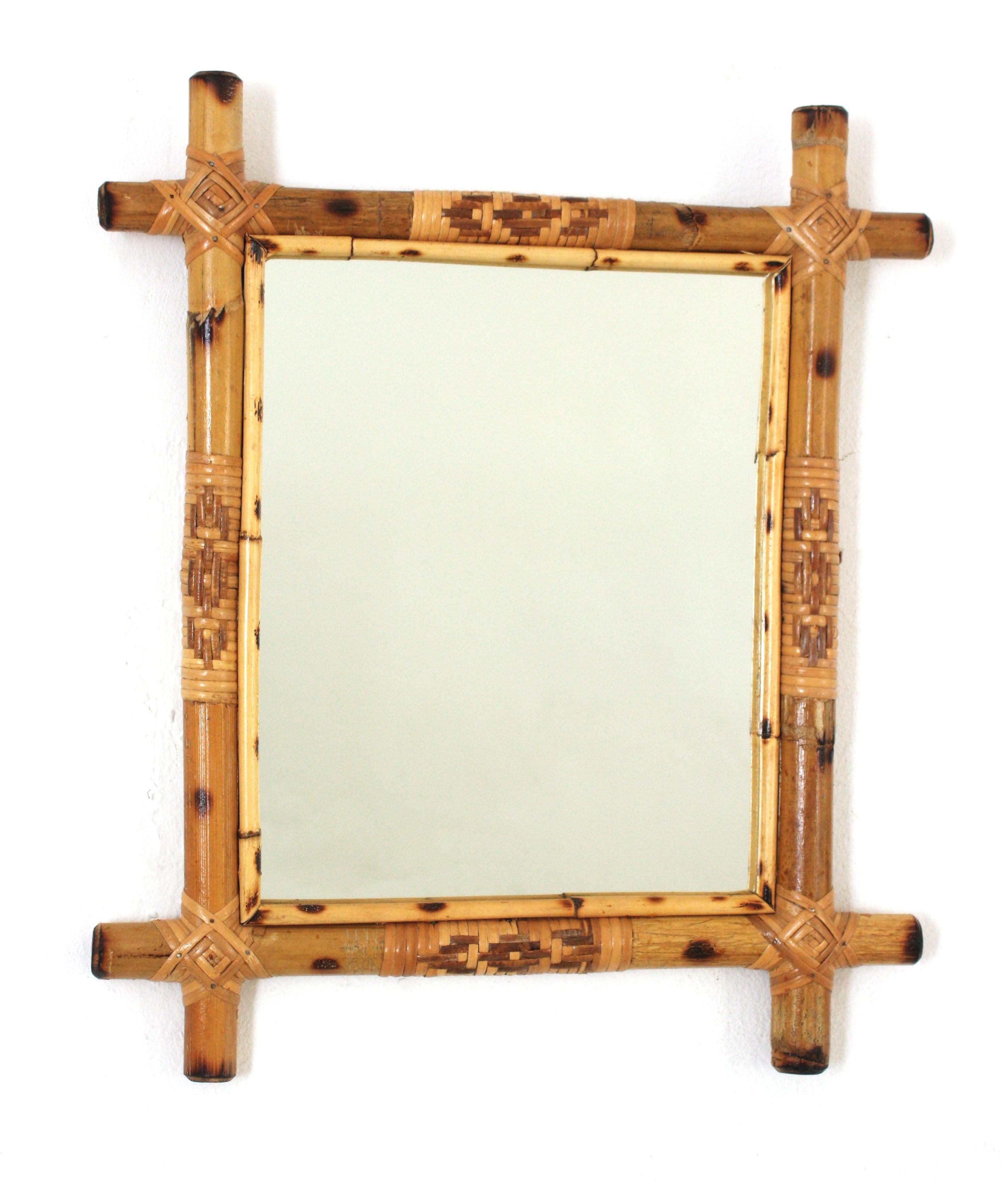 20ième siècle Paire de miroirs rectangulaires en bambou et rotin  en vente
