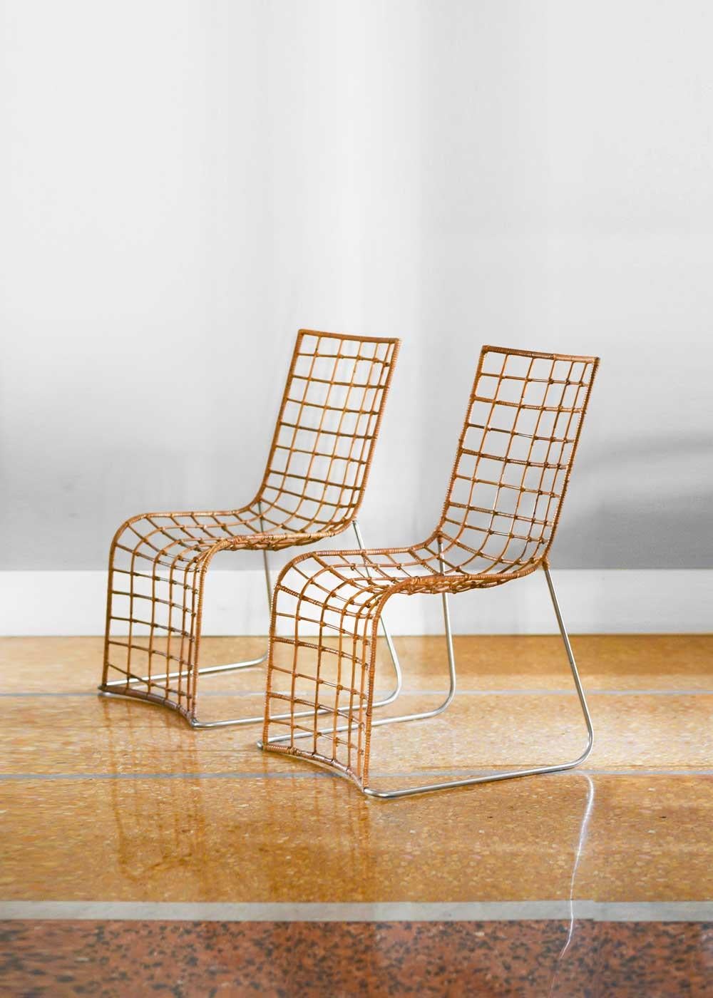 Pair of rattan chairs with metal structure 1980
Pair of chairs with metal tubular structure and woven rattan seat/back.
Italian production 1980.
Product details
Dimensions: 55w x 90h x 60d cm
Materials: chromed metal, rattan.
Production: