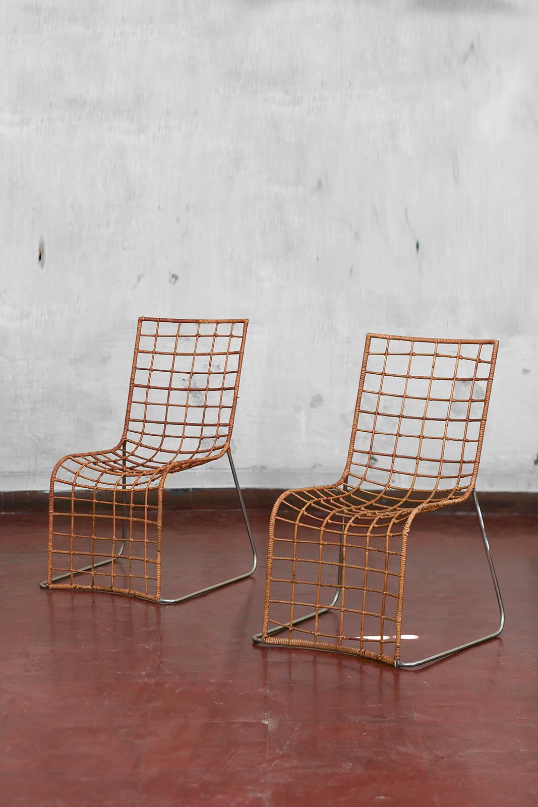 Paire de chaises en rotin avec structure métallique 1980
Paire de chaises avec structure tubulaire en métal et assise/dossier en rotin tressé.
Production italienne 1980.
Détails du produit
Dimensions : 55w x 90h x 60d cm
Matériaux : métal