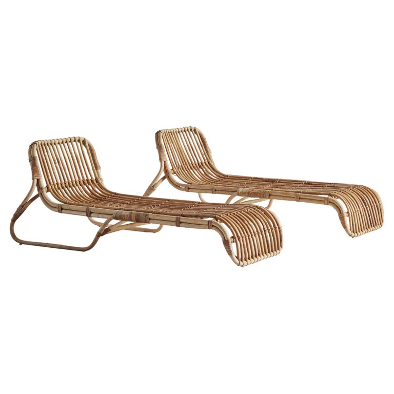Pair of Rattan Chaise Lounges For Sale at 1stDibs