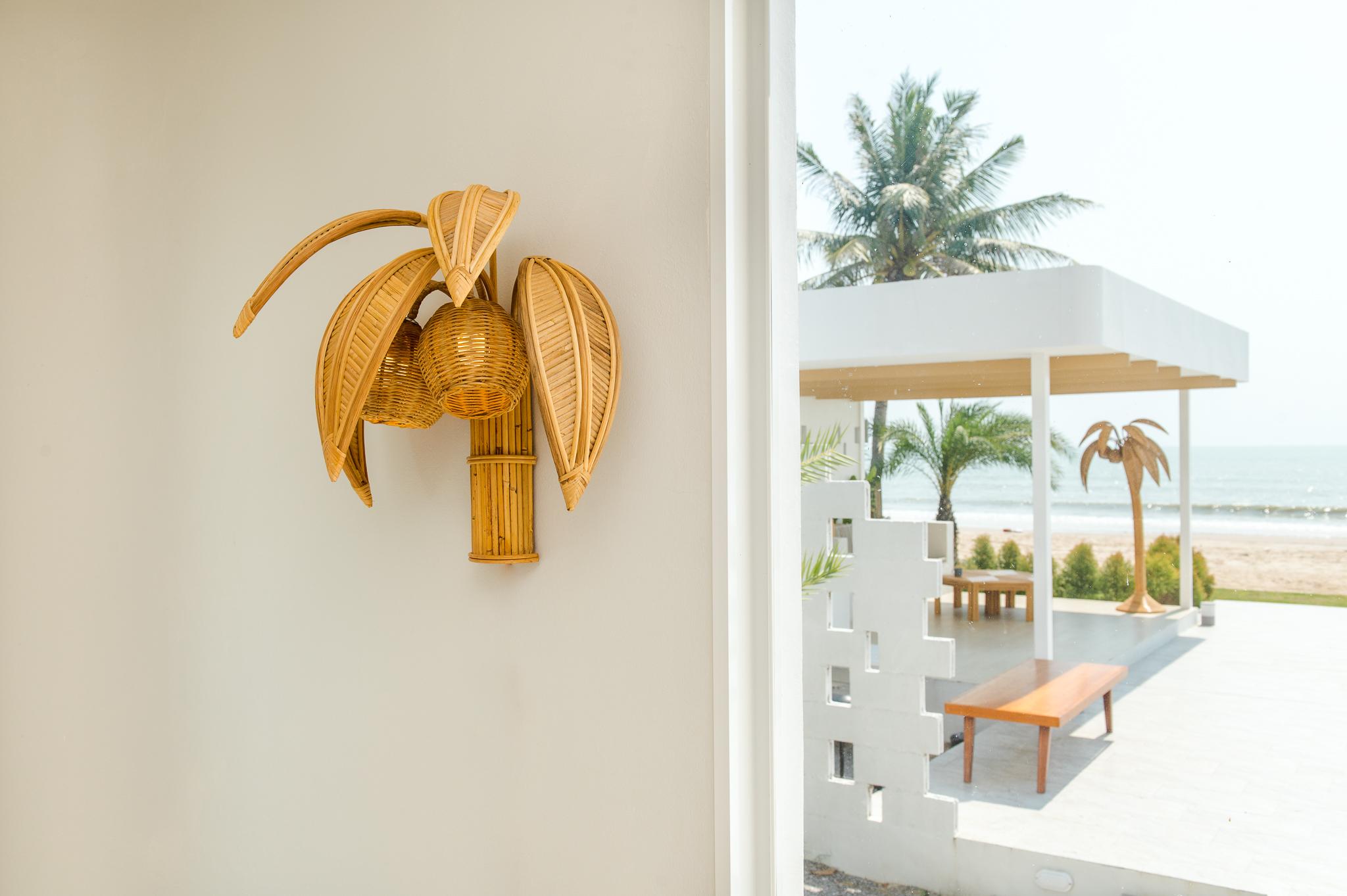 Hand-Woven Pair of Rattan « Coconut Tree / Palm Tree » Wall Lights