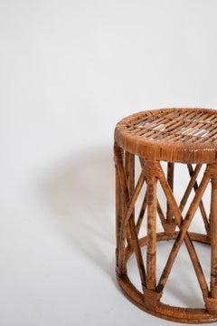 Coppia di sgabelli cilindrici in rattan, anni ’60