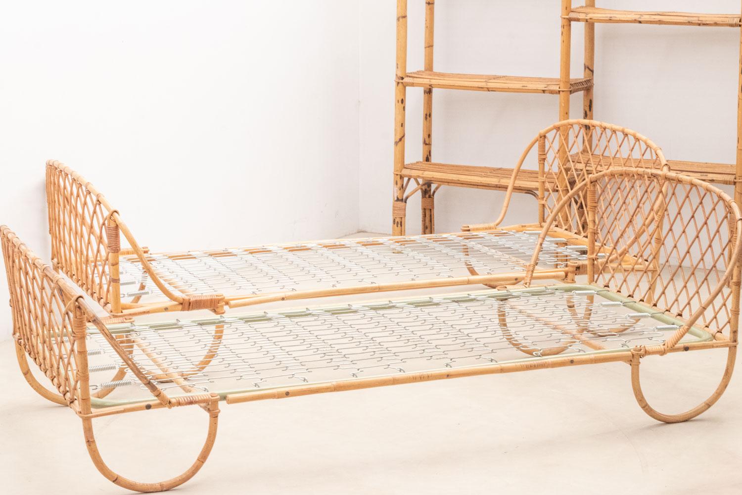 Coppia di lettini in rattan, anni '70 in vendita 7