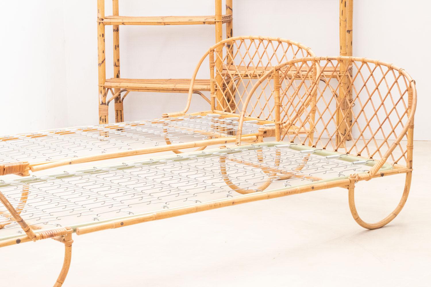 Coppia di lettini in rattan, anni '70 in vendita 10