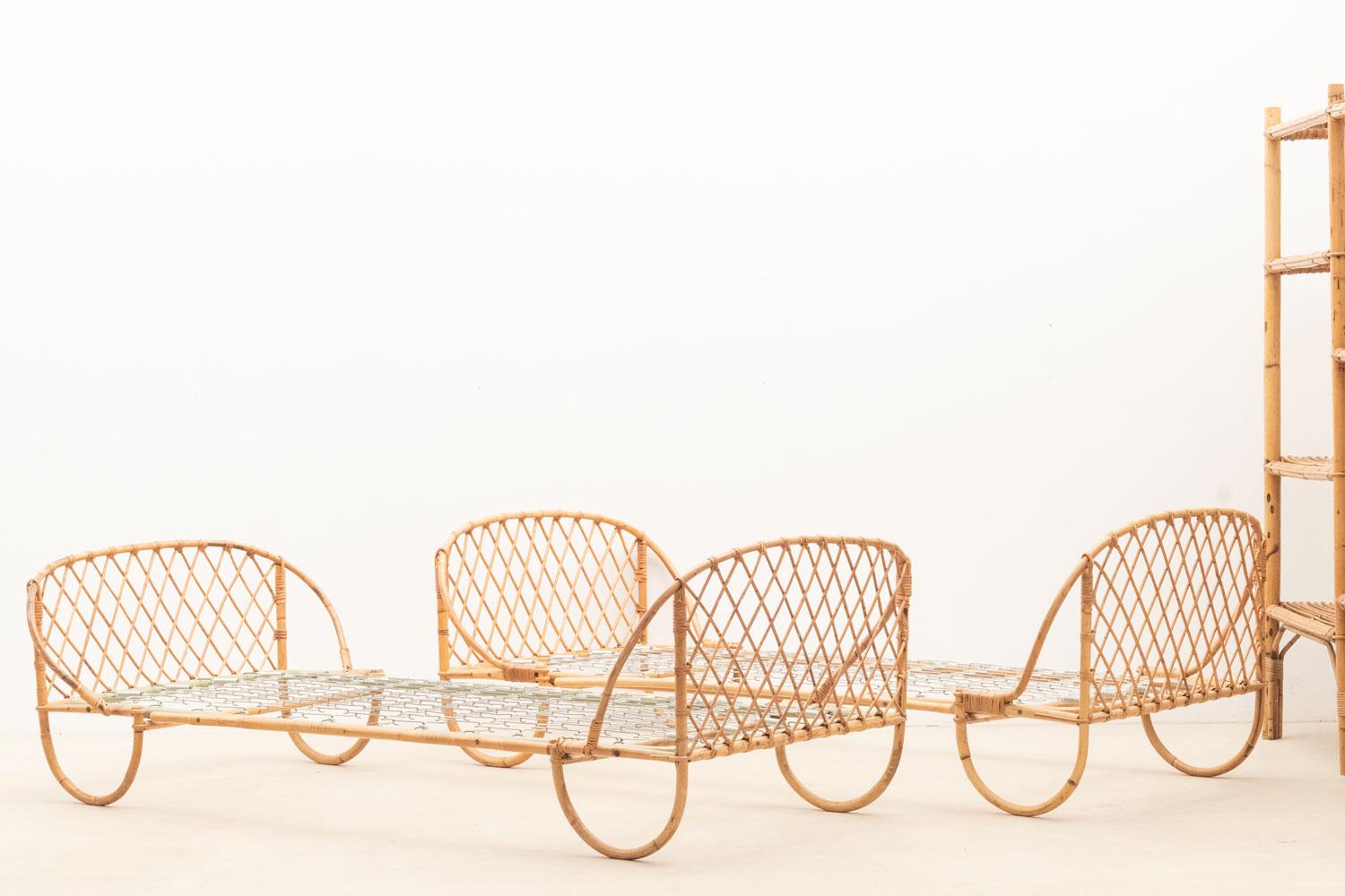 Coppia di lettini da giorno in rattan



Il pezzo presenta un'ottima patina e condizioni generali.

Non esitare a contattarci per qualsiasi altra informazione. Saremo lieti di assisterti in ogni modo possibile.