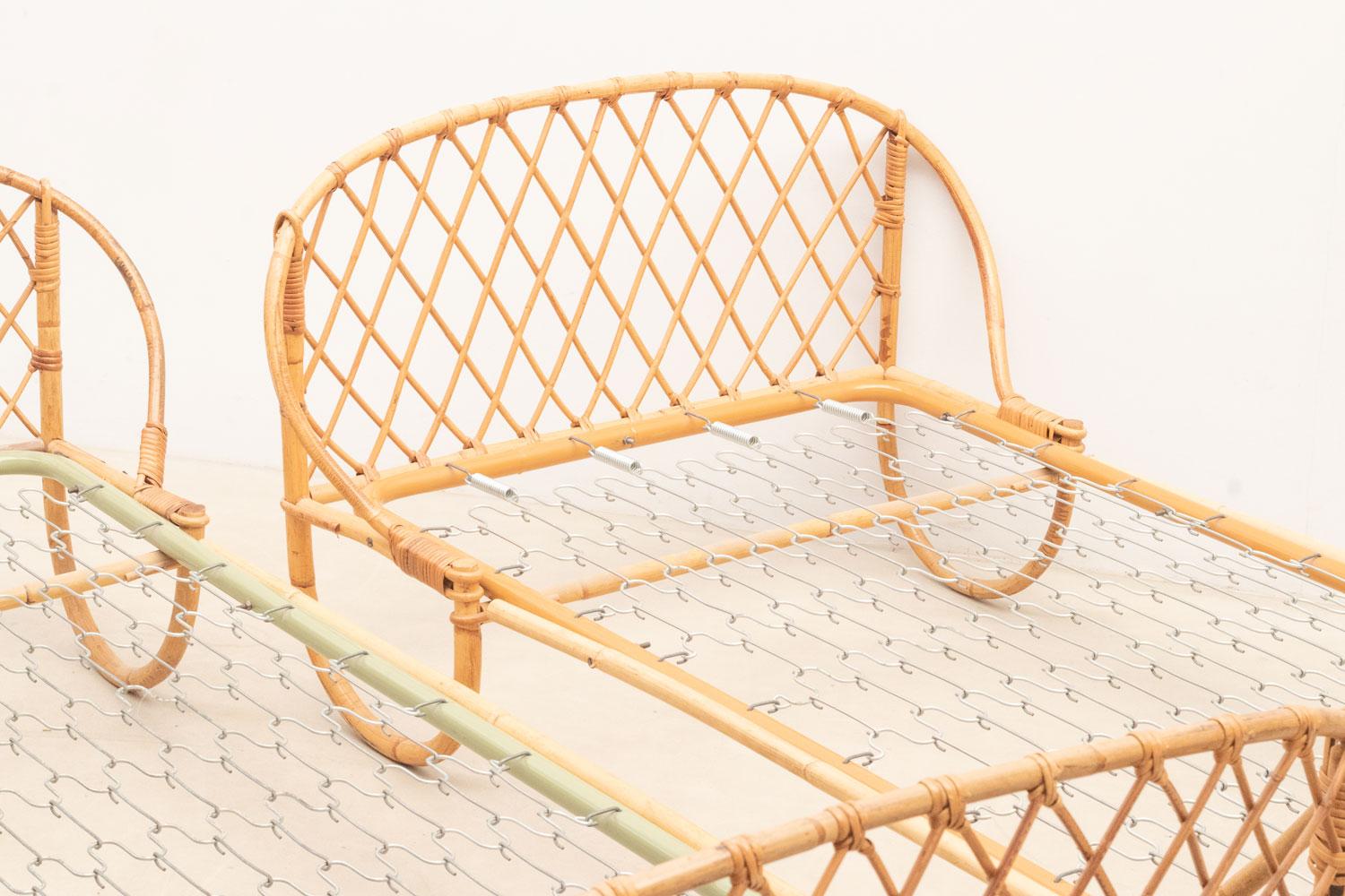 Coppia di lettini in rattan, anni '70 in vendita 1