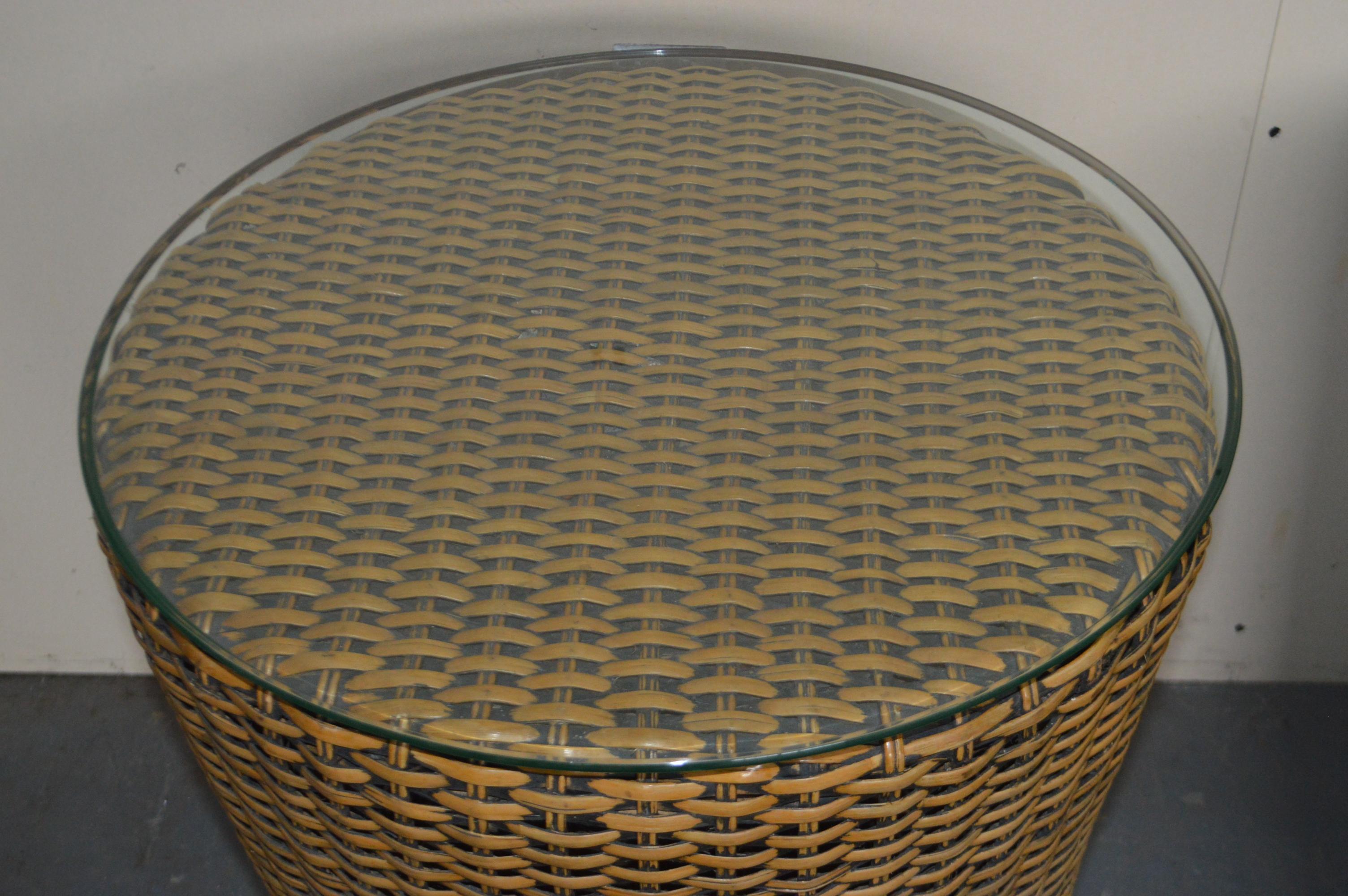 Pair of unusual custom rattan side tables, good for outdoor or indoor.
They are in good condition and have custom glass tops.