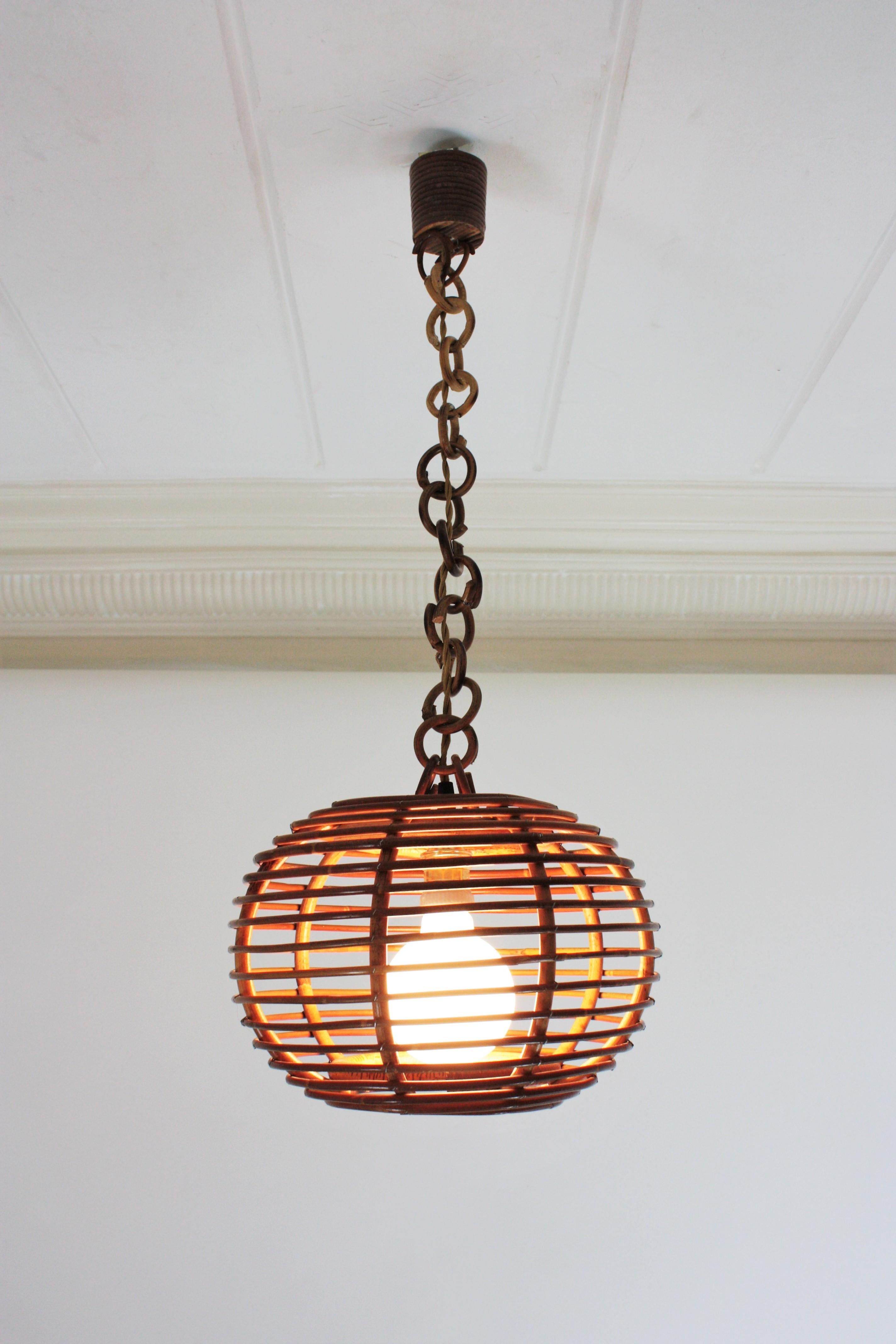 Pair of Rattan Globe Pendants or Hanging Lights, 1950s In Good Condition In Barcelona, ES