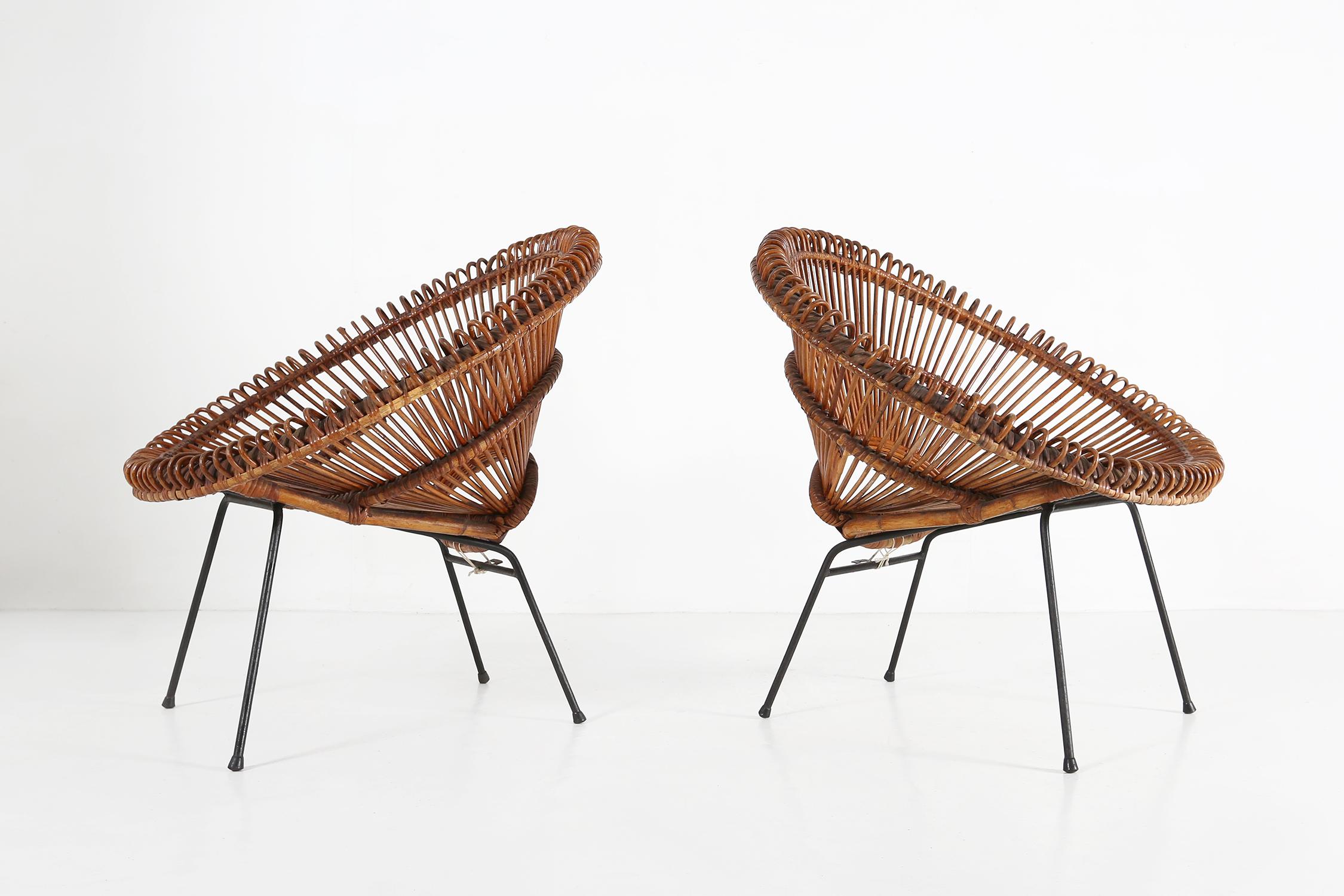 Francia / 1960 / 2 poltrone / Janine Abraham and Dirk Jan Rol / rattan, metallo / Vintage / Mid-Century

Coppia di poltrone scultoree in rattan disegnate negli anni '60 da Janine Abraham and Dirk Jan Rol, Francia.  Realizzato con una base in metallo