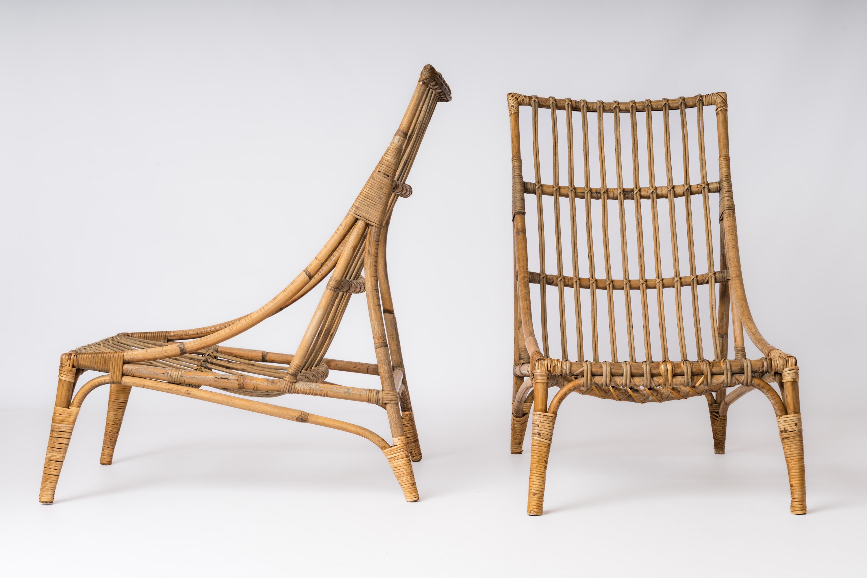 Mid-Century Modern Paire de chaises longues en rotin dans le style d'Audoux Minnet - France années 1960 en vente