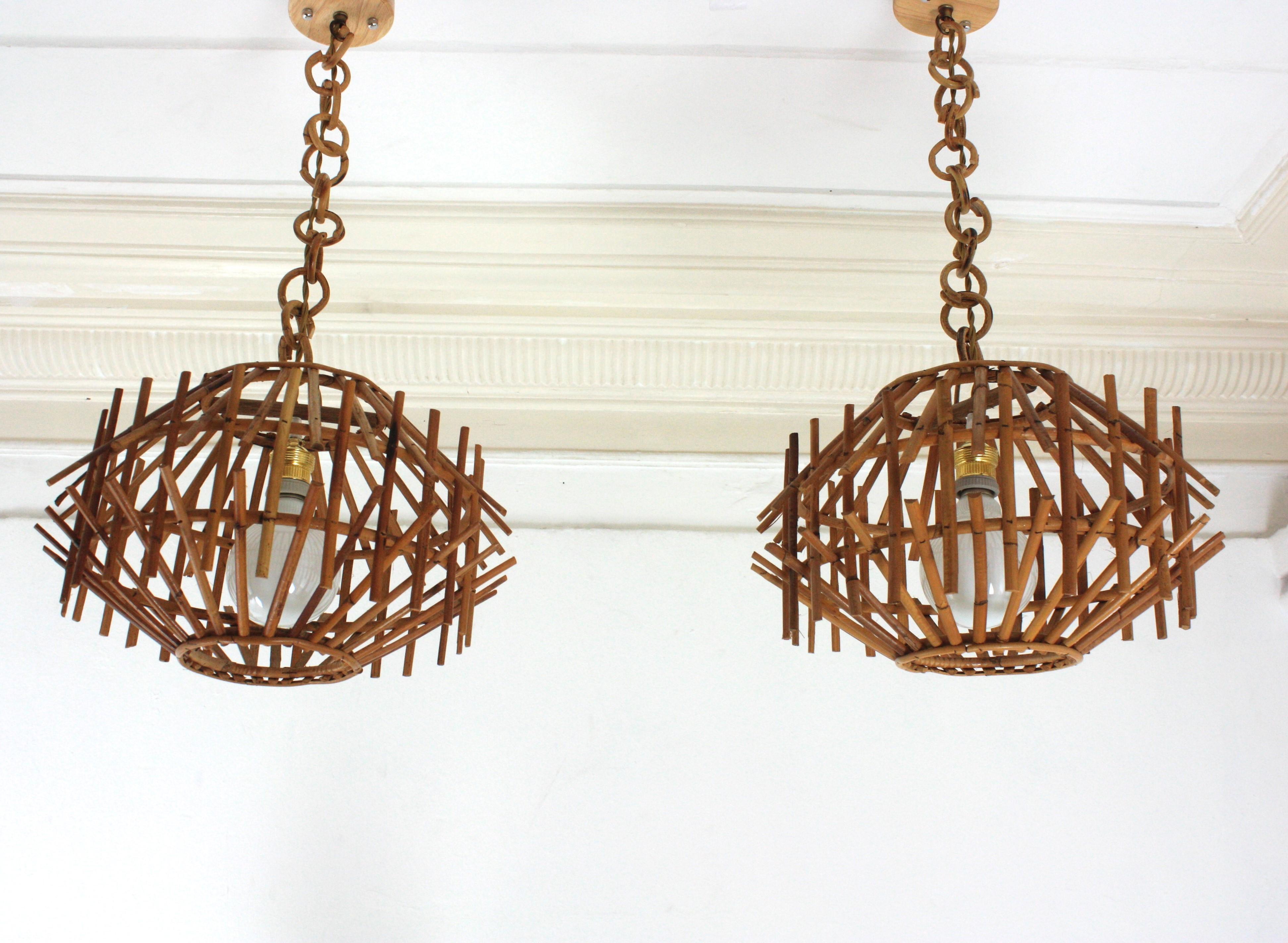 20th Century Pair of Rattan Pagoda Pendant Lights or Lanterns, 1960s For Sale