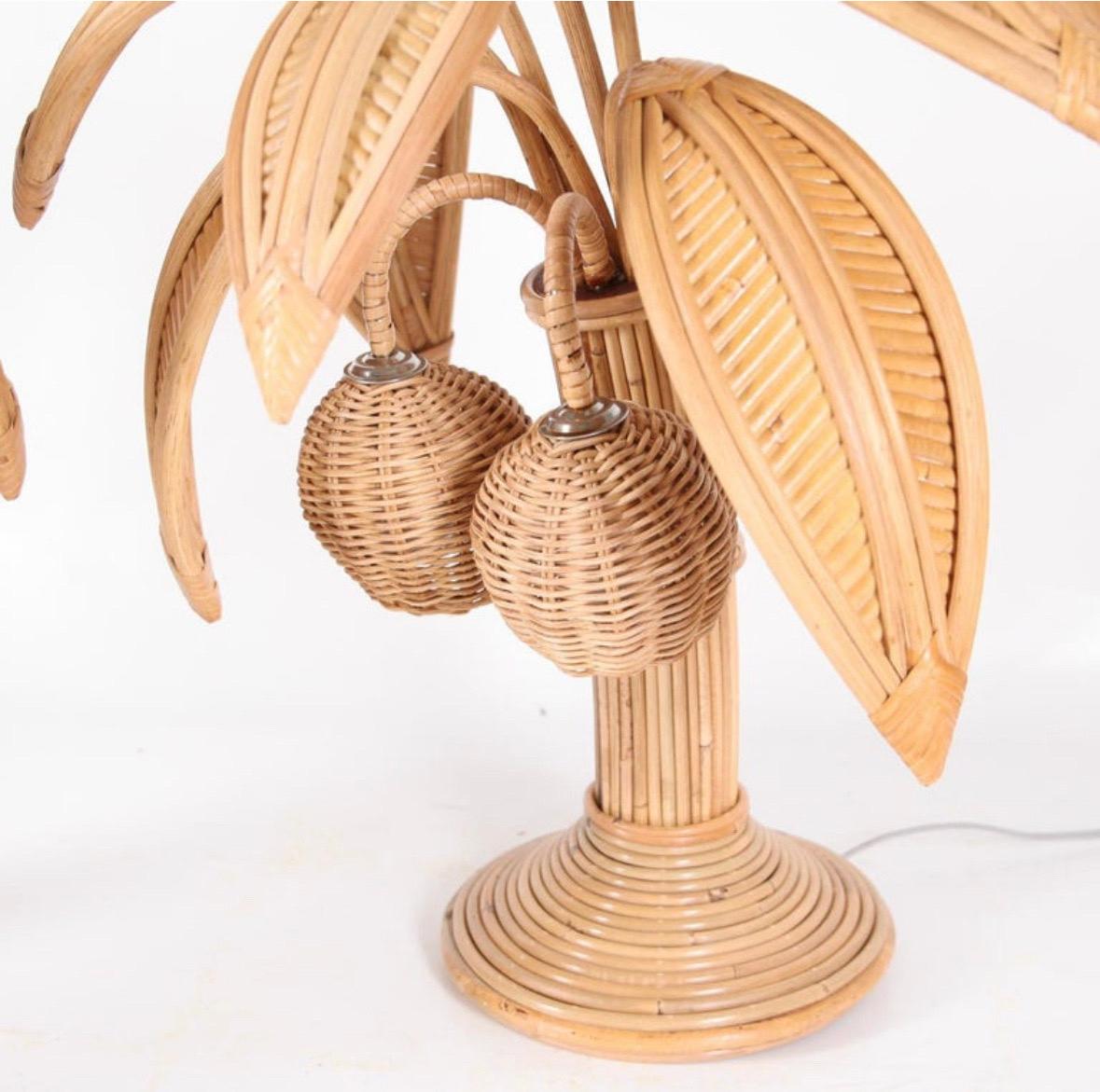 Pair of rattan « palm tree/coconut tree » lamps In Excellent Condition In Isle Sur Sorgue, FR