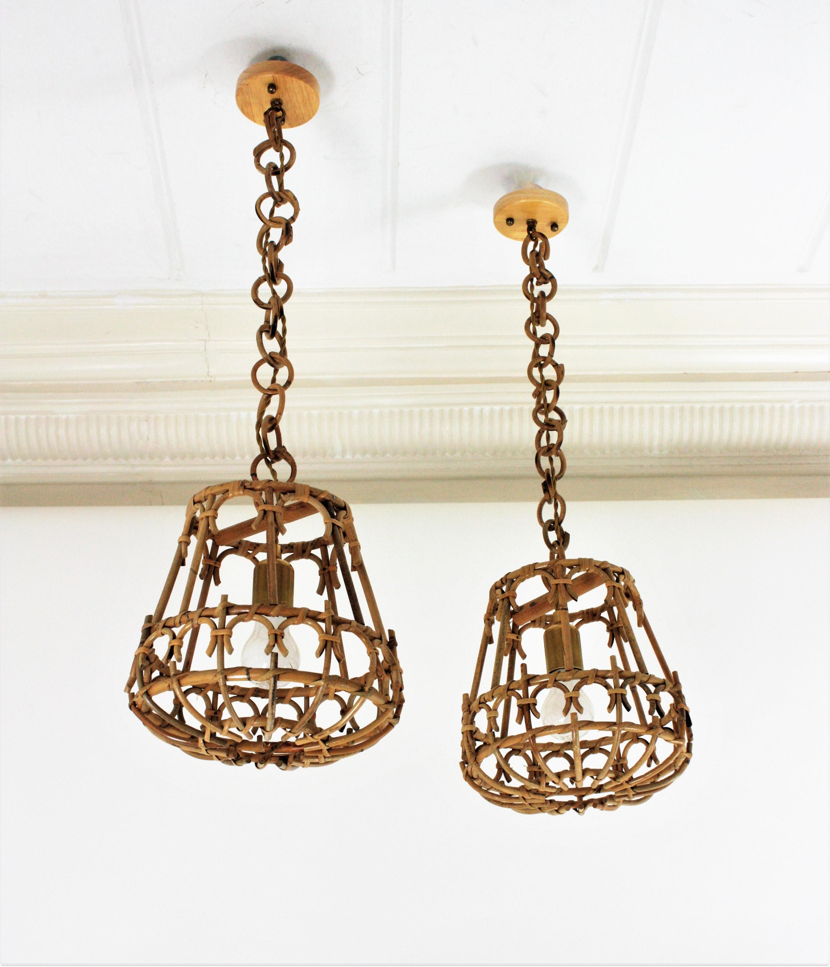 A cool pair of handcrafted rattan conical ceiling suspension lamps. Spain, 1960s
These rattan lanterns have an eye-catching design featuring a conical rattan structure with geometric semi-circles decorations and vertical sticks.
Each one hangs