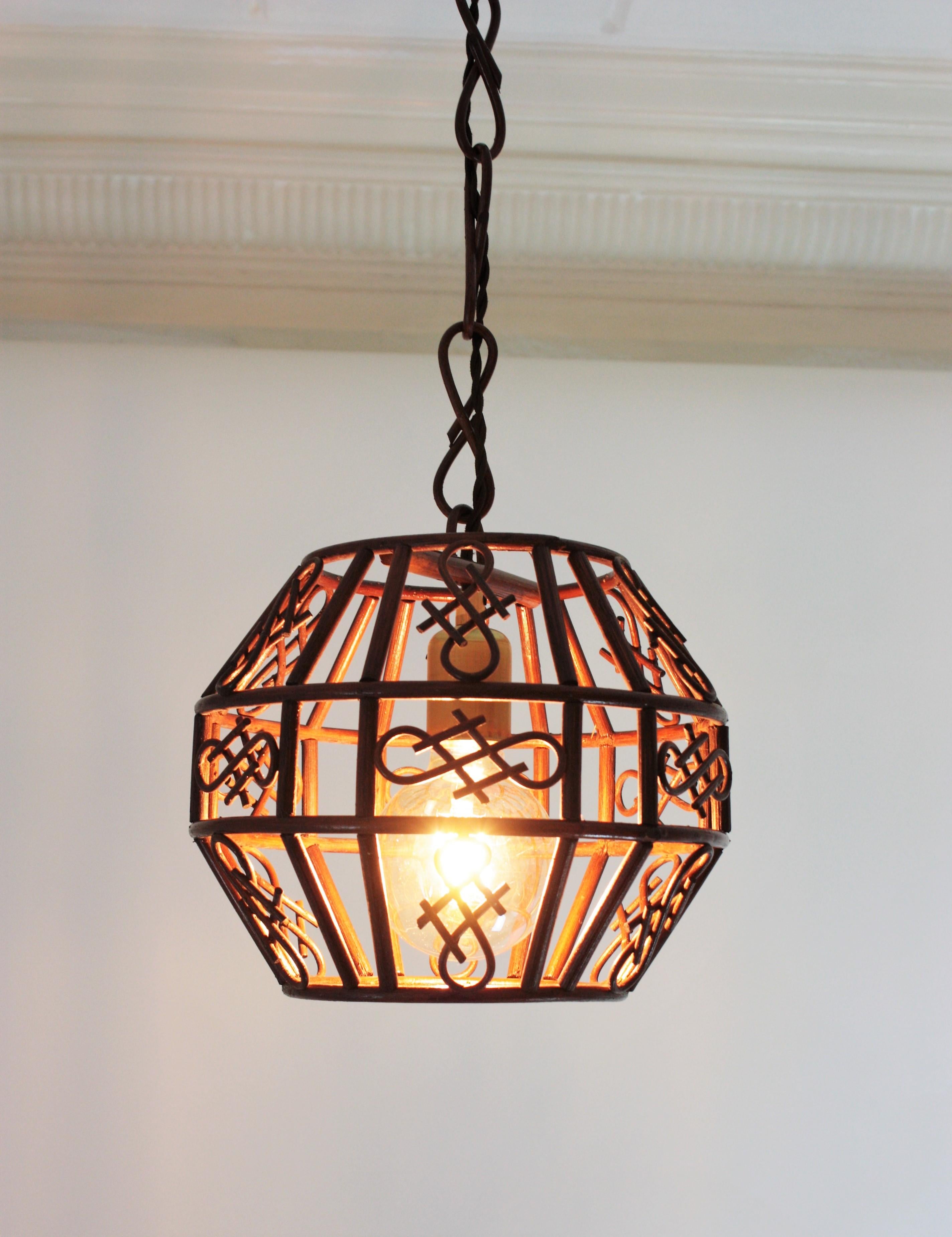 Hand-Crafted Pair of French Rattan Pendant Lights or Lanterns, 1960s For Sale