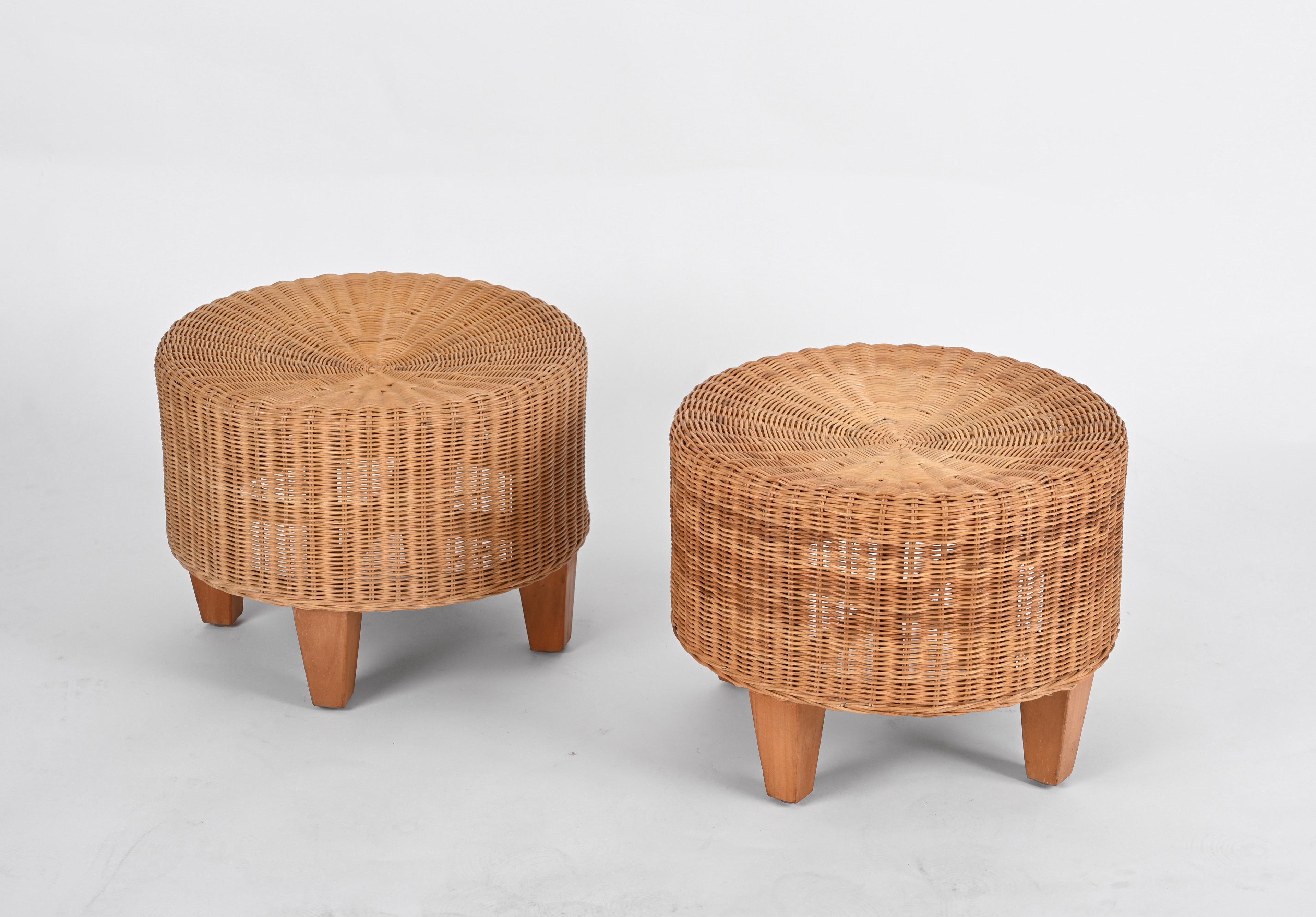 Paire de poufs ronds en rotin avec pieds en teck, Italie, 1970 2