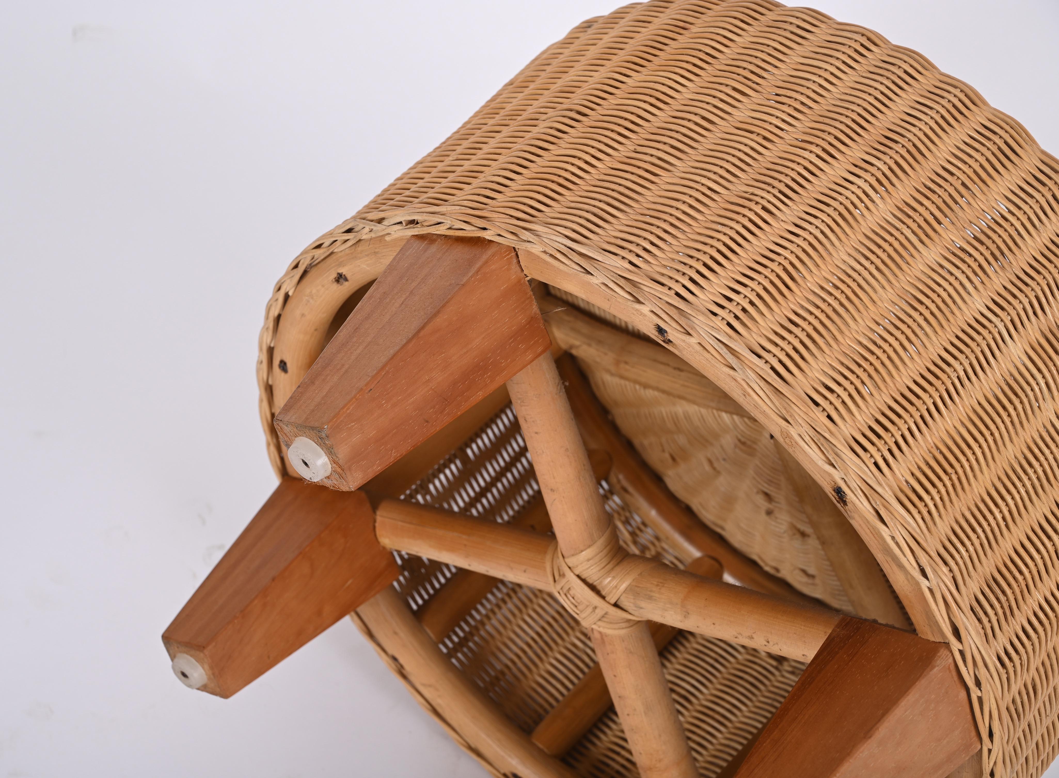 Paire de poufs ronds en rotin avec pieds en teck, Italie, 1970 4