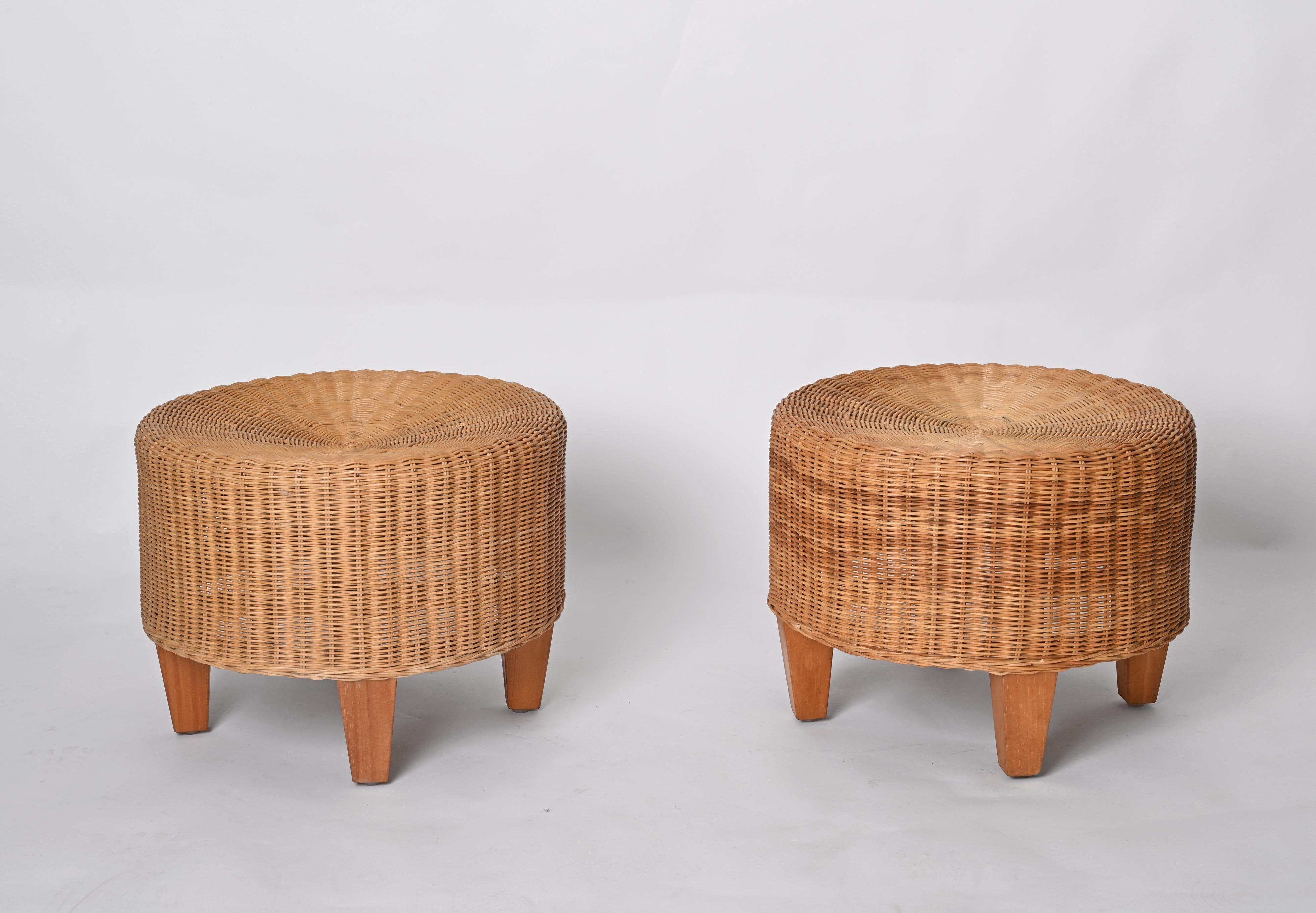 Paire de poufs ronds en rotin avec pieds en teck, Italie, 1970 5