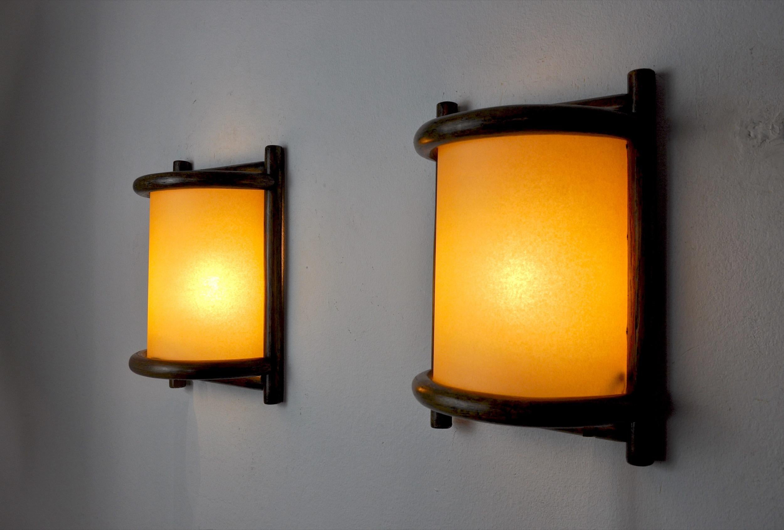Very beautiful pair of rattan wall lamps designated and produced in France in the 1960s.

A classic design that will illuminate your interior perfectly.

Verified electricity, time mark consistent with the age of the object. We adapt electricity