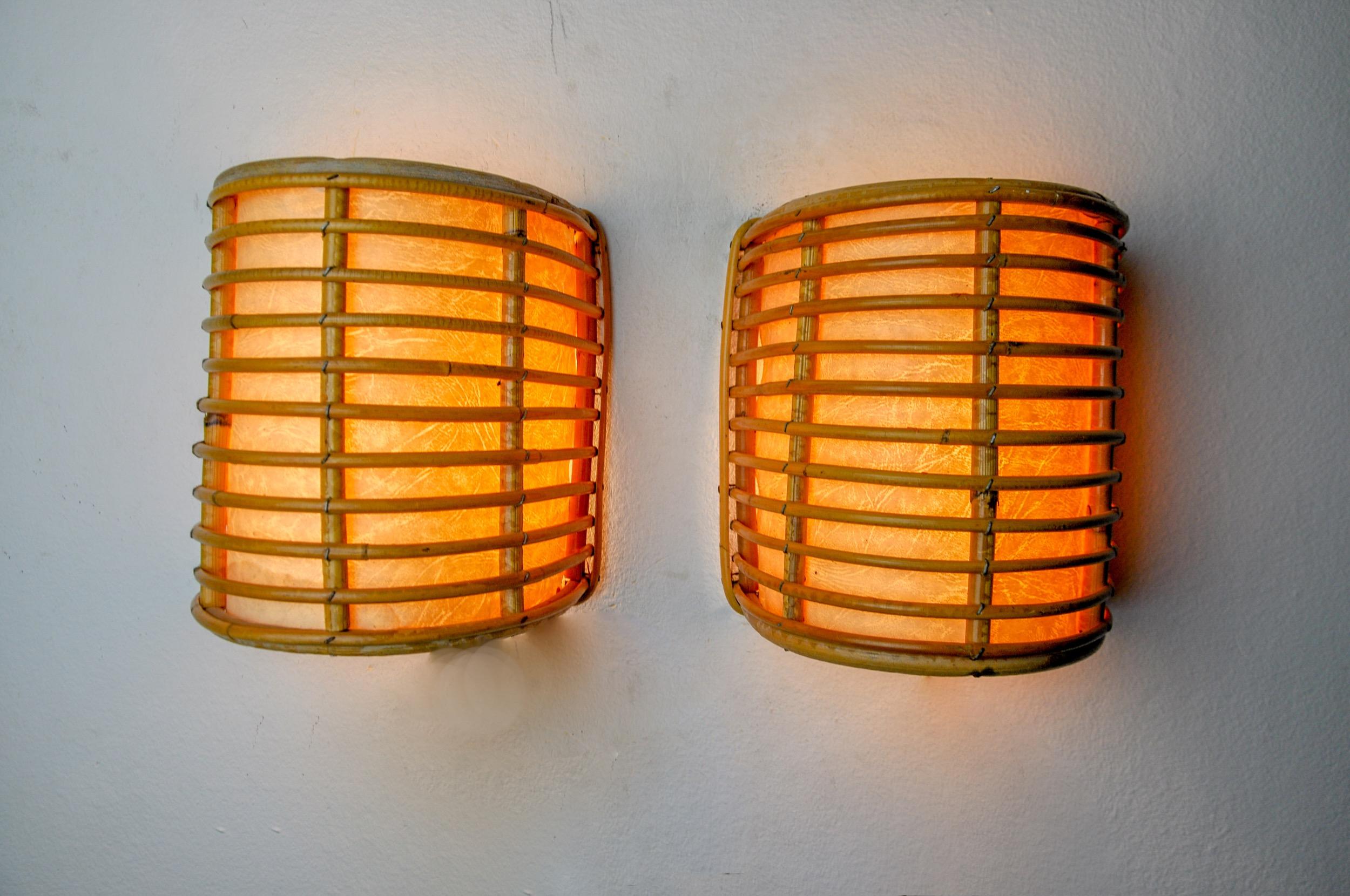 Hollywood Regency Pair of rattan sconces France 1960 For Sale