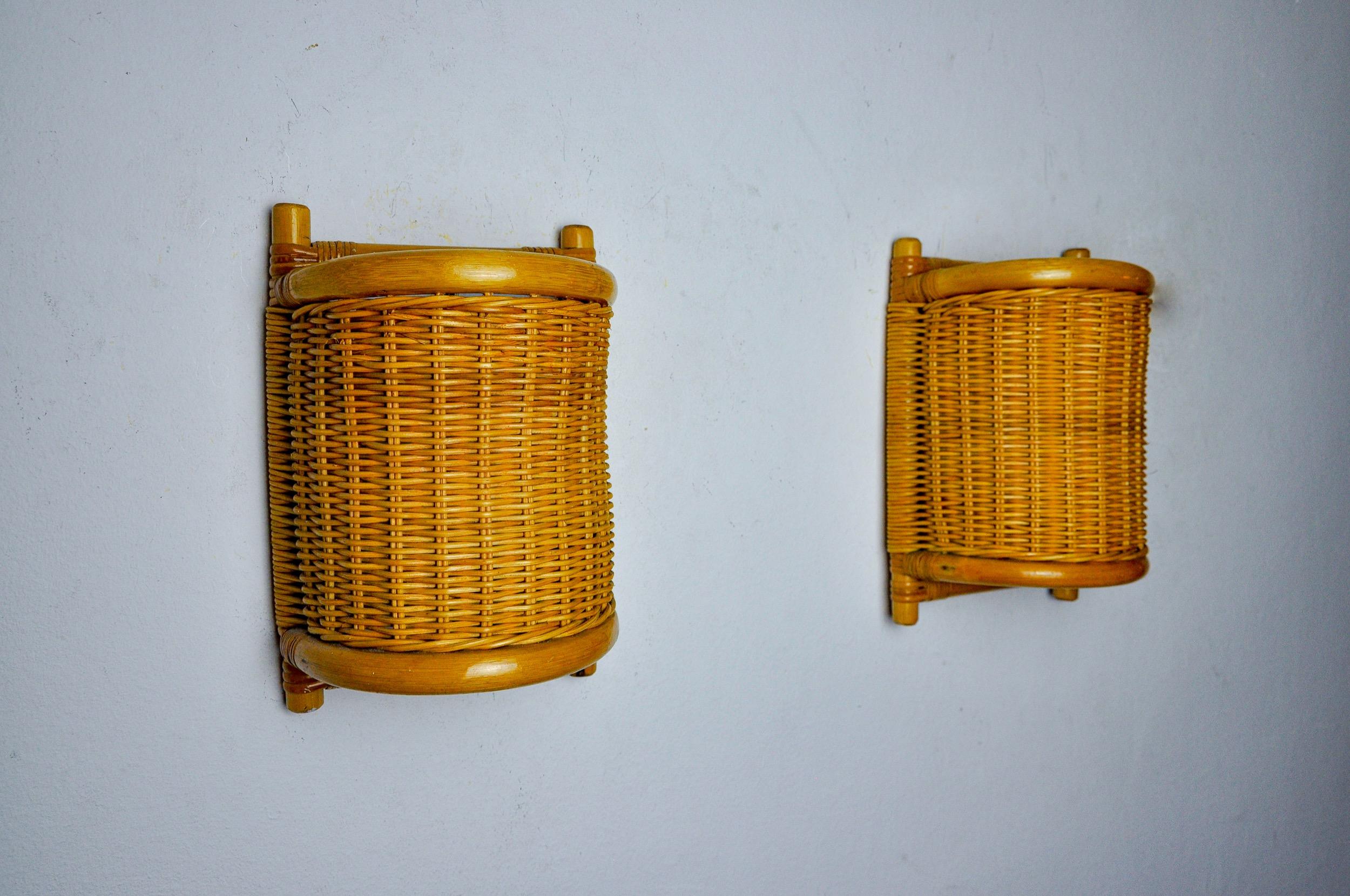 Pareja de apliques de ratán, Francia, 1960 Europeo en venta