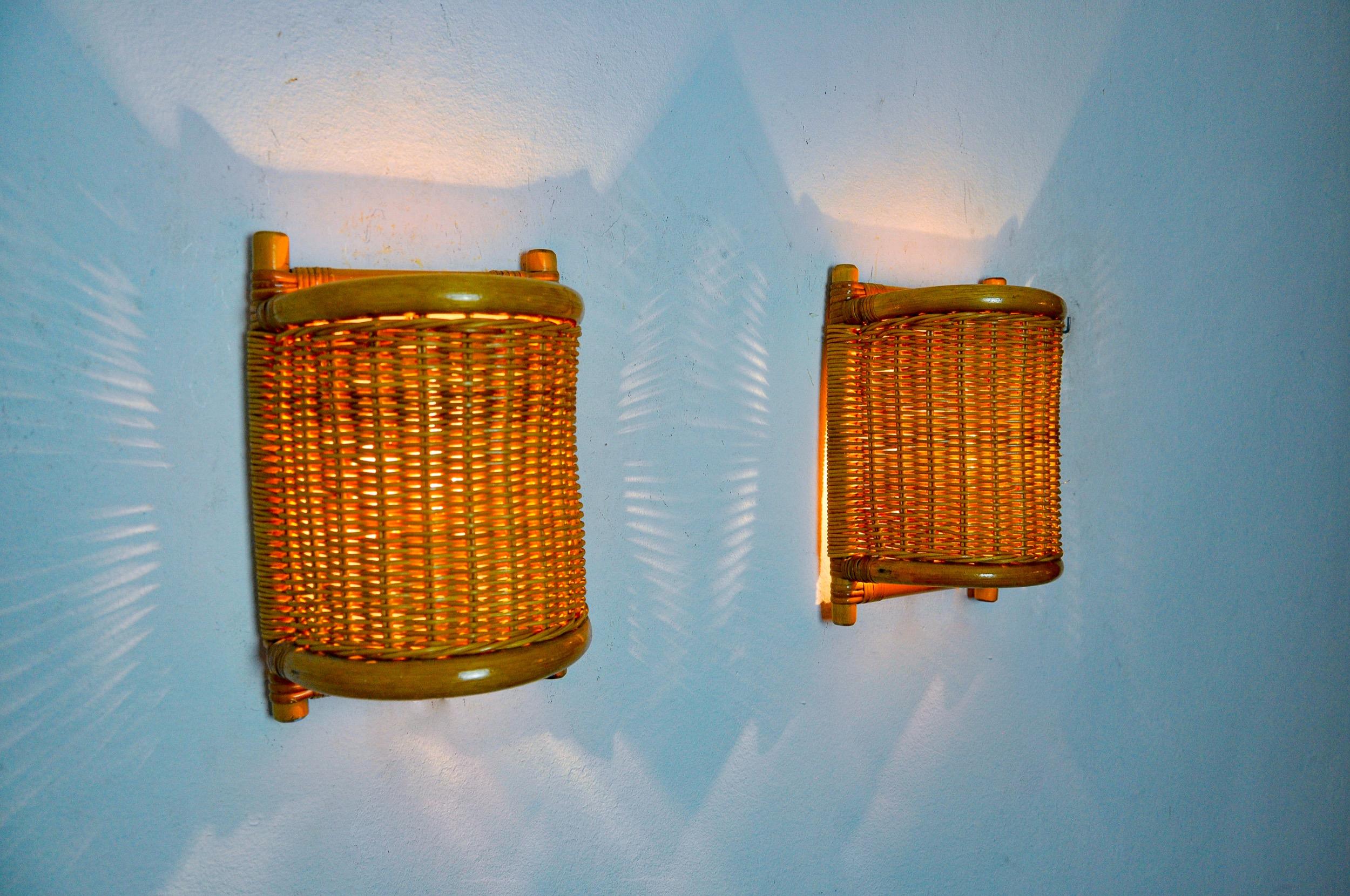 Pareja de apliques de ratán, Francia, 1960 mediados del siglo XX en venta