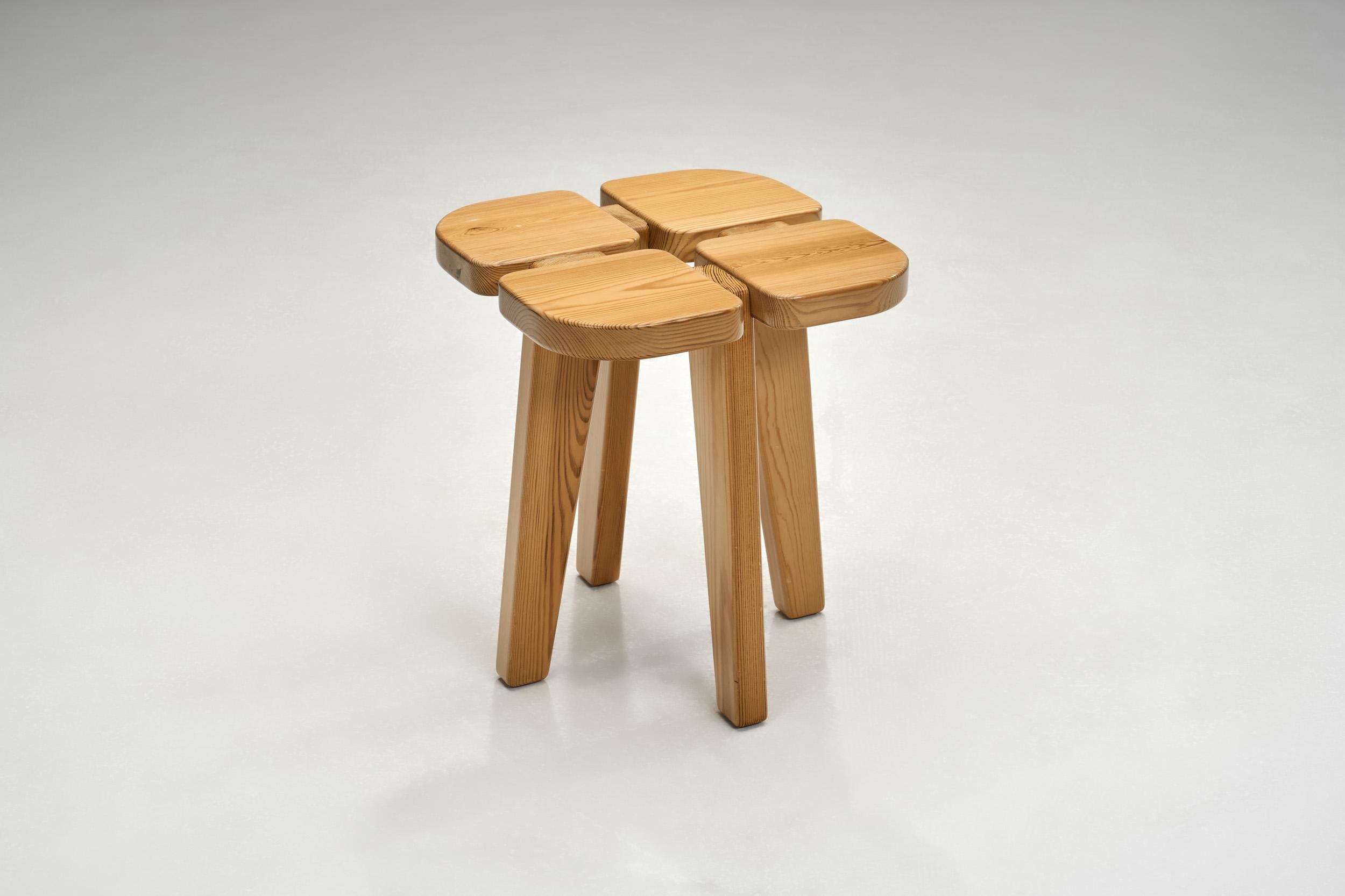 Paar Hocker „Apila“ von Rauni Peippo für Stockmann Orno, Finnland 1960er Jahre (Kiefernholz) im Angebot