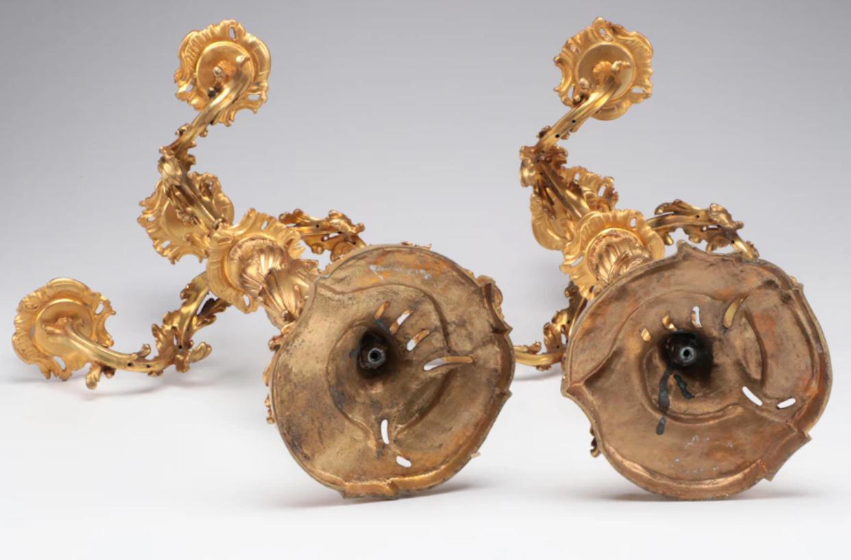 Paar Ravinet d'Enfert-Goldbronze-Kandelaber im Louis-XV-Stil, frühes 20. Jahrhundert im Angebot 3