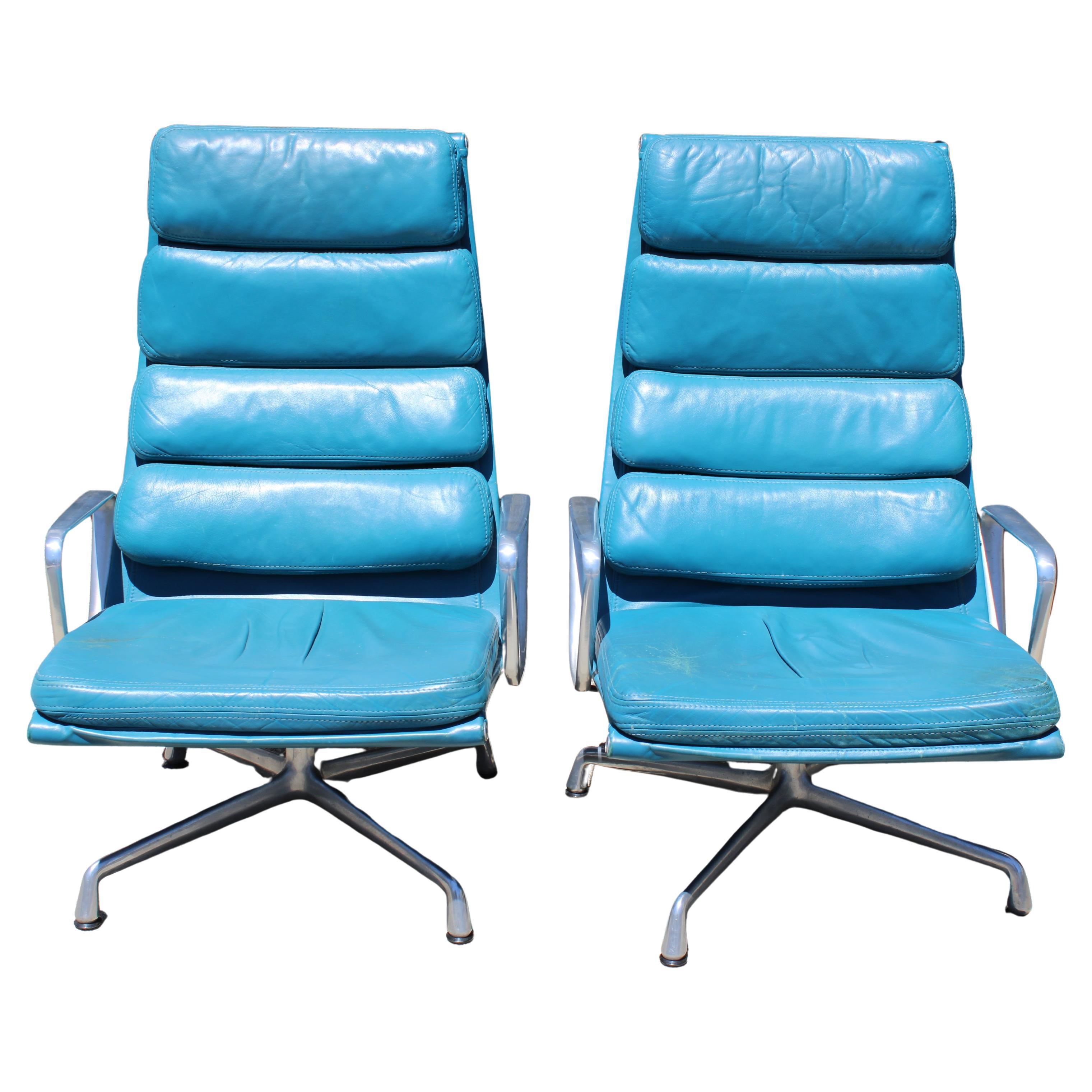 Pareja de sillas de dirección con cojín blando Ray & Charles Eames en venta