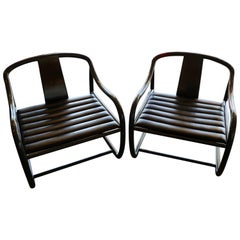 Paire de chaises stylisées conçues par Raymond Jurado