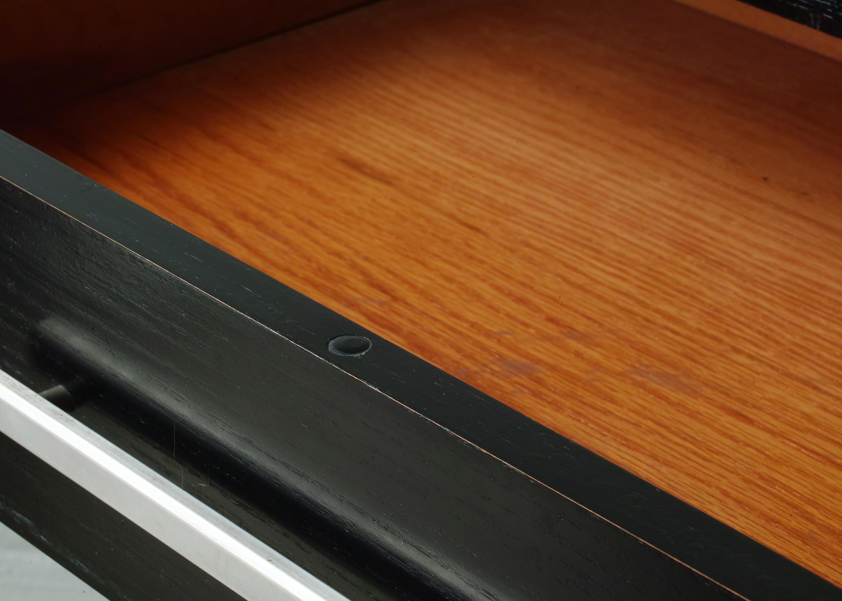 Coppia di cassettiere in Oak Oak di Raymond Loewy in vendita 10