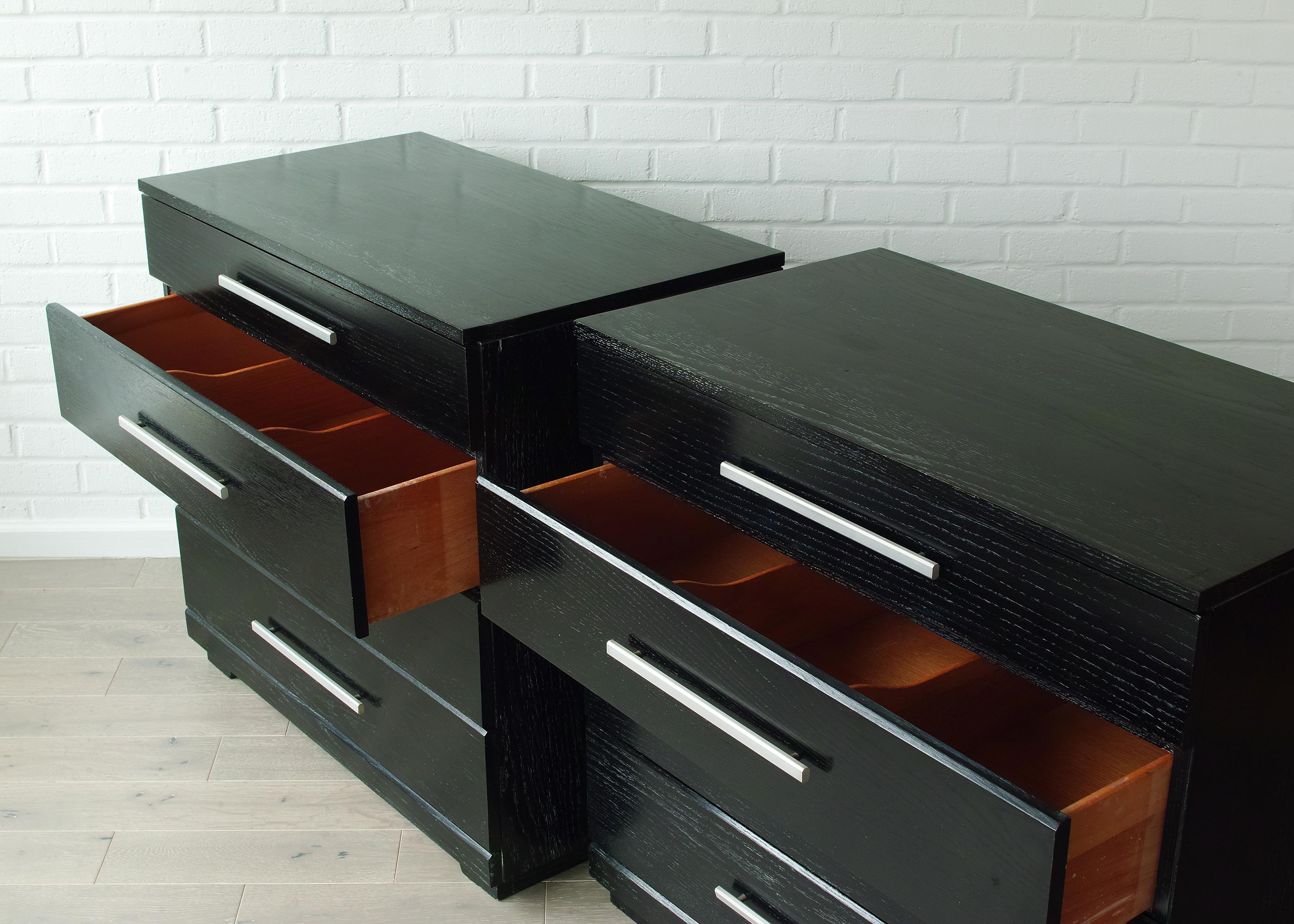 Americano Coppia di cassettiere in Oak Oak di Raymond Loewy in vendita