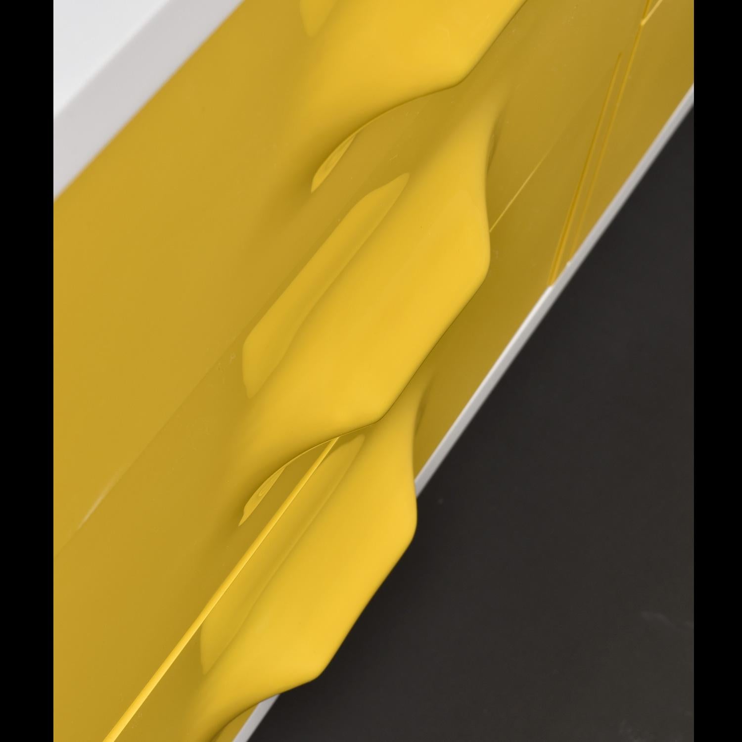 Paire de commodes jaune d'inspiration Raymond Loewy Chapter One par Broyhill Premier en vente 9