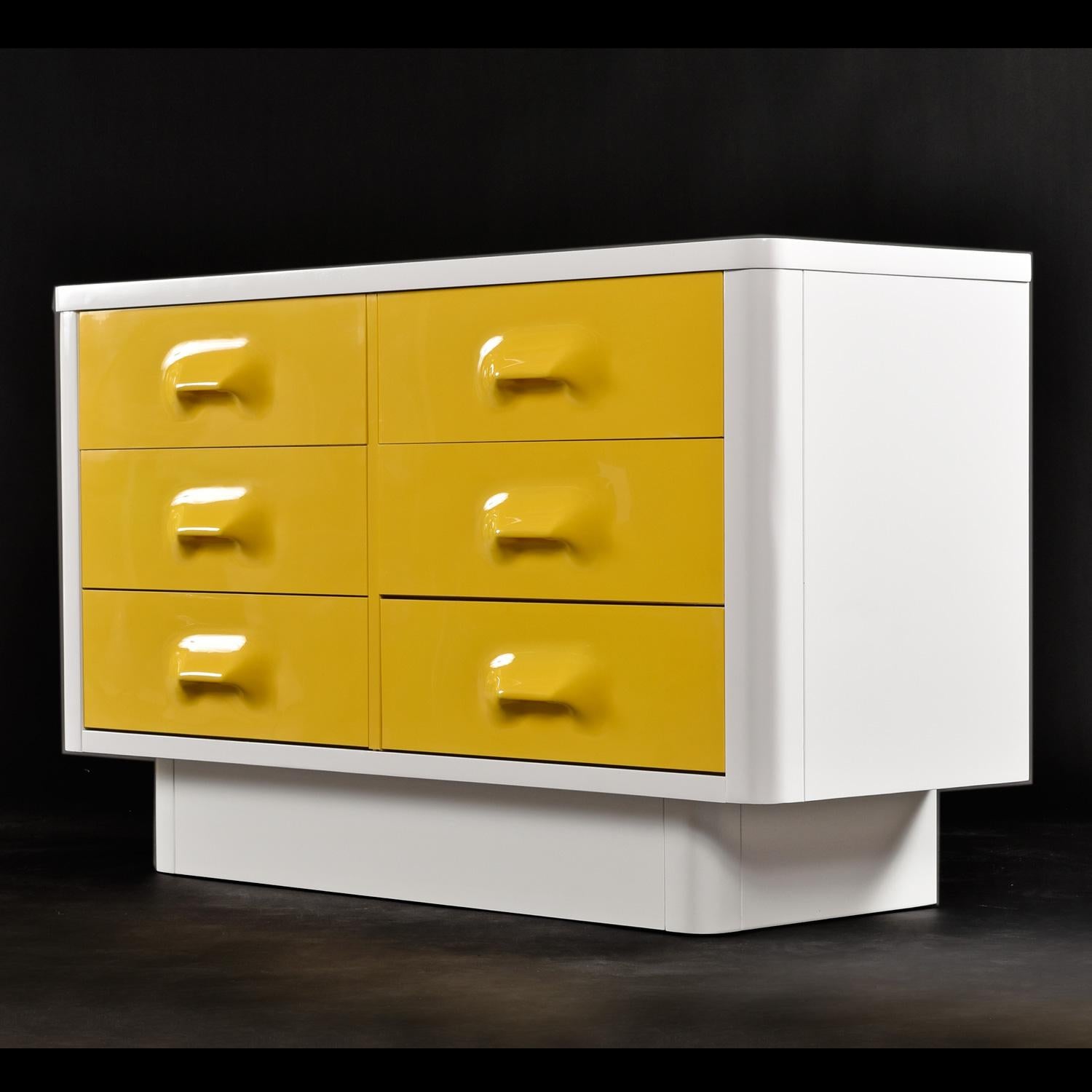 Pair of Raymond Loewy Inspired Yellow Chapter One Dressers by Broyhill Premier In Good Condition For Sale In Chattanooga, TN