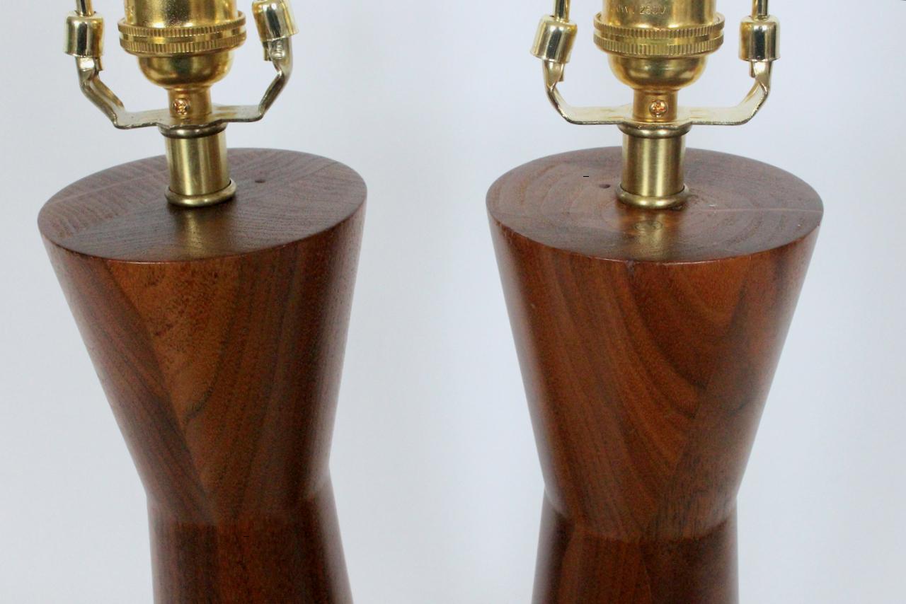 Pair of Raymond Pfennig for Zina Walnut Hourglass Table Lamps, 1960s For Sale 4
