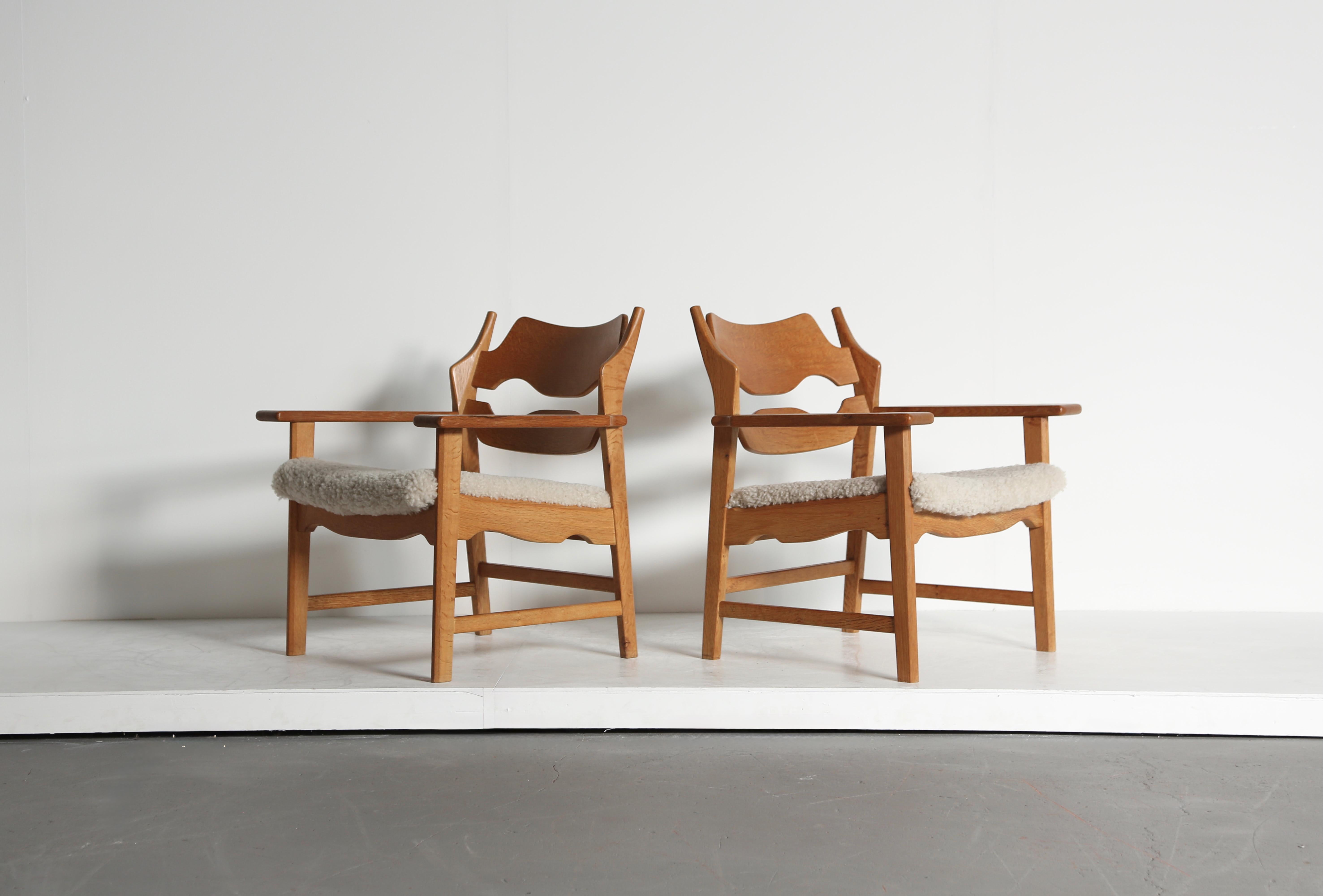 Mid-Century moderno Pair of Razor Blade Armchairs by Henning Kjærnulf 'Kjaernulf', Denmark, 1960s in vendita