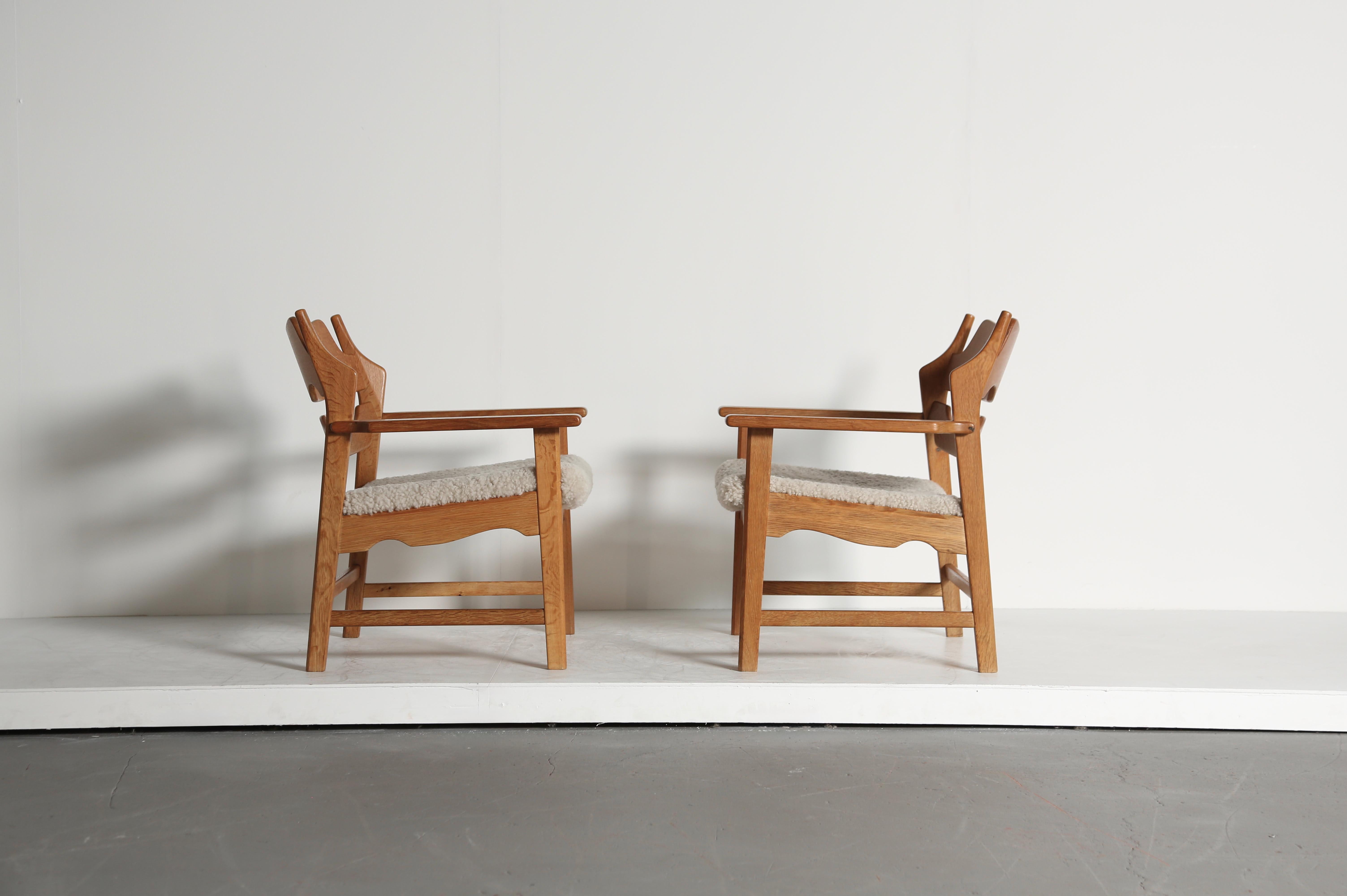 Pair of Razor Blade Armchairs by Henning Kjærnulf 'Kjaernulf', Denmark, 1960s In condizioni buone in vendita a Lewes, East Sussex