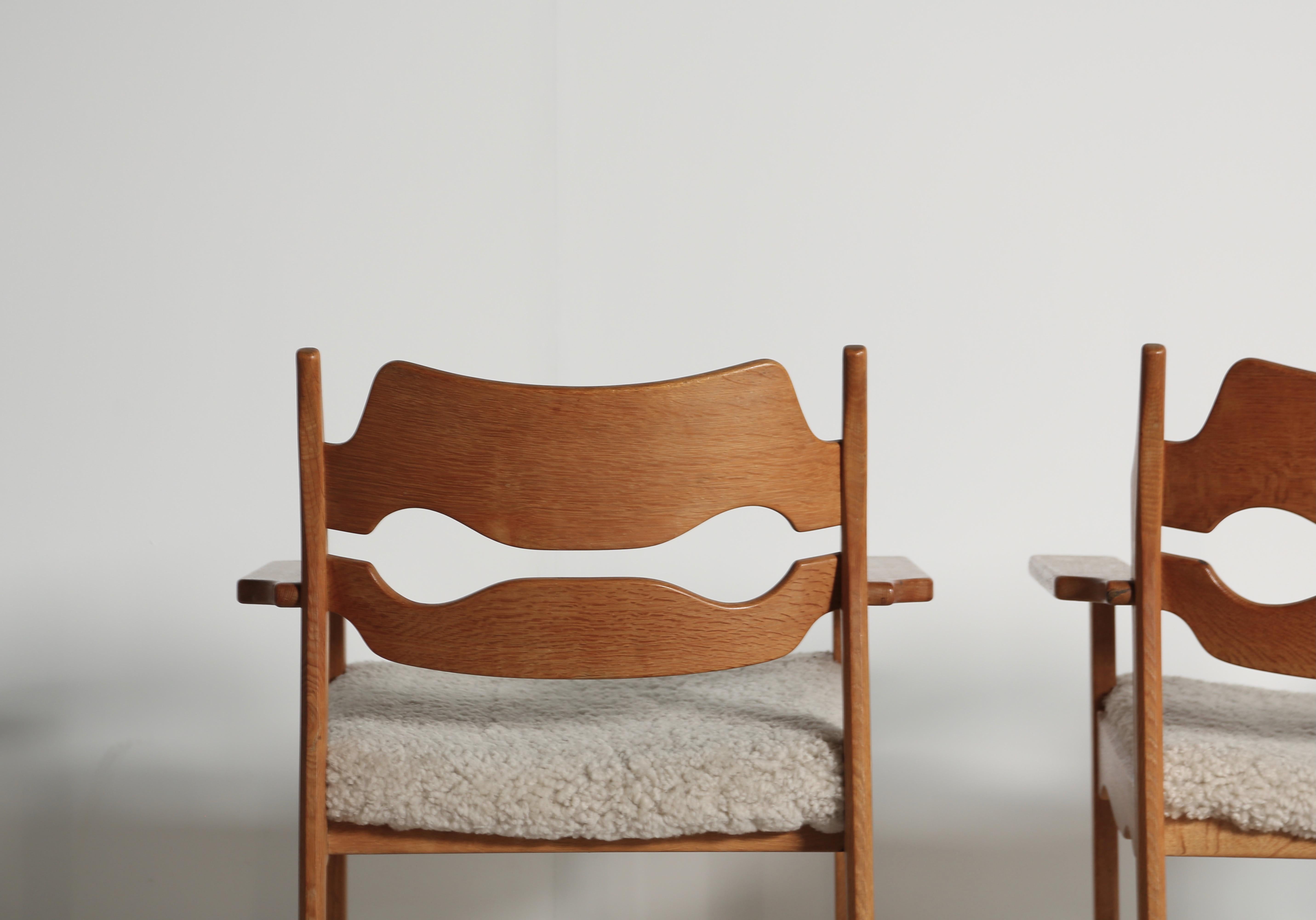 Tessuto Pair of Razor Blade Armchairs by Henning Kjærnulf 'Kjaernulf', Denmark, 1960s in vendita