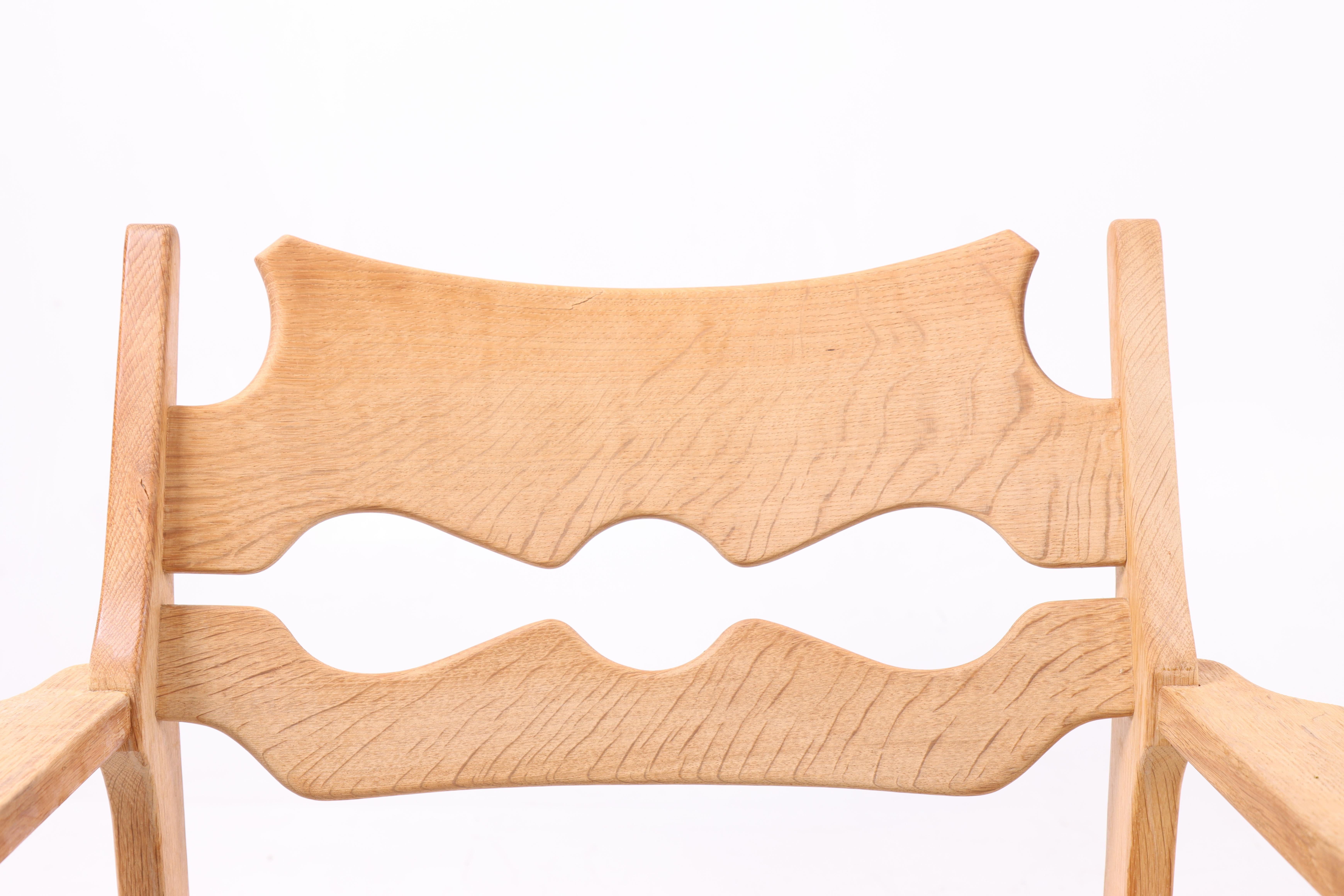 Pareja de tumbonas originales de cuchilla de afeitar en roble patinado y piel de oveja tapizada nueva. Diseñado por Henning Kjærnulf y fabricado por EG Møbler. Fabricado en Dinamarca en la década de 1960.