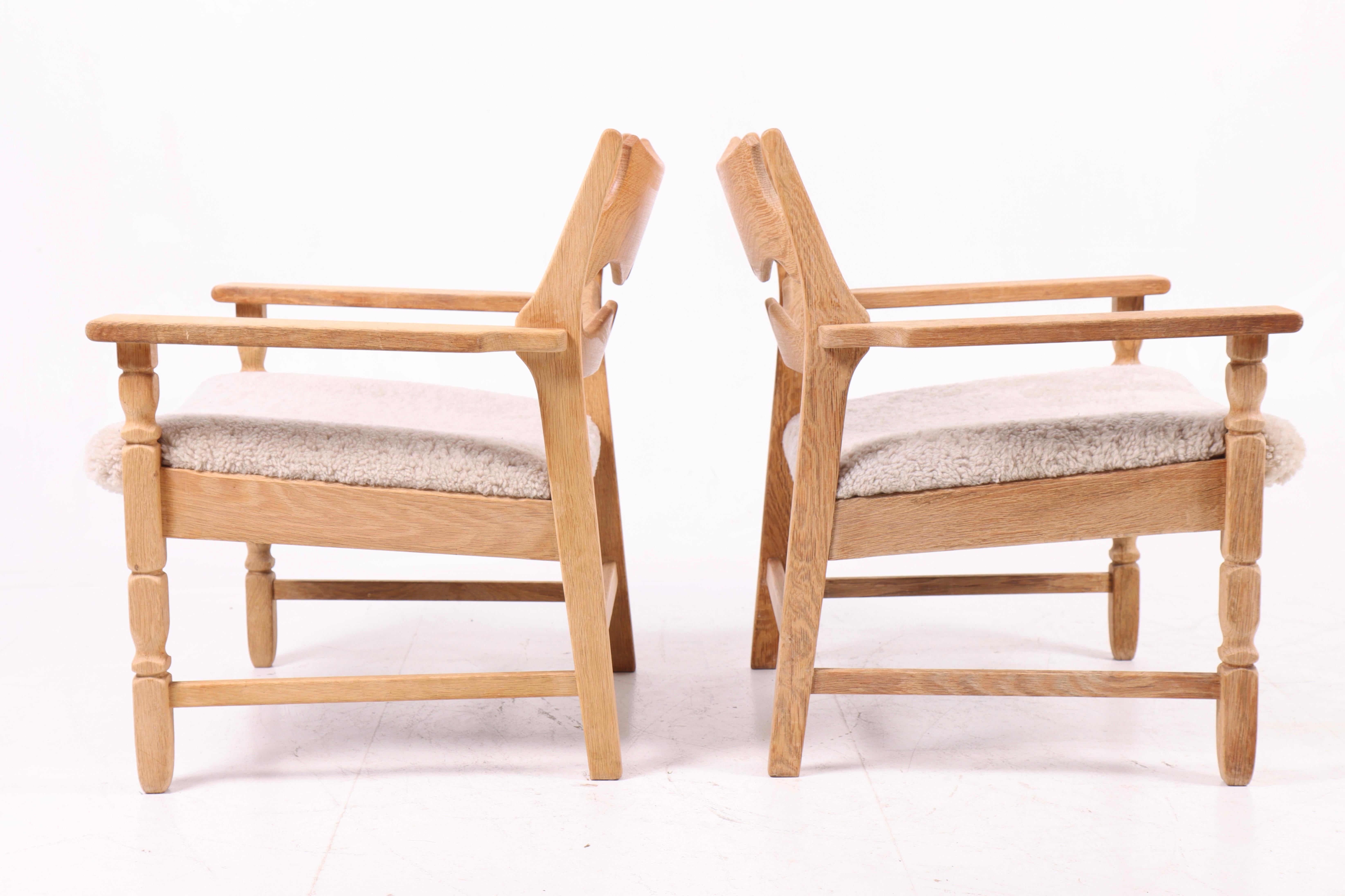 Pair of Razor blade Chairs in Oak by Henning Kjærnulf, 1960s mediados del siglo XX en venta
