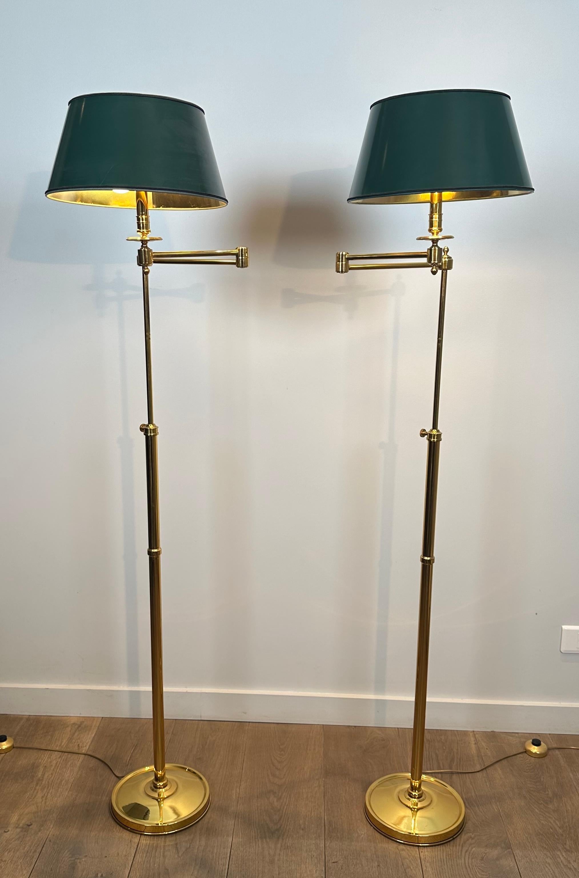 Pareja de Lámparas de Lectura con Brazos Desmontables en Latón y Pintura Sintética Verde Neoclásico en venta