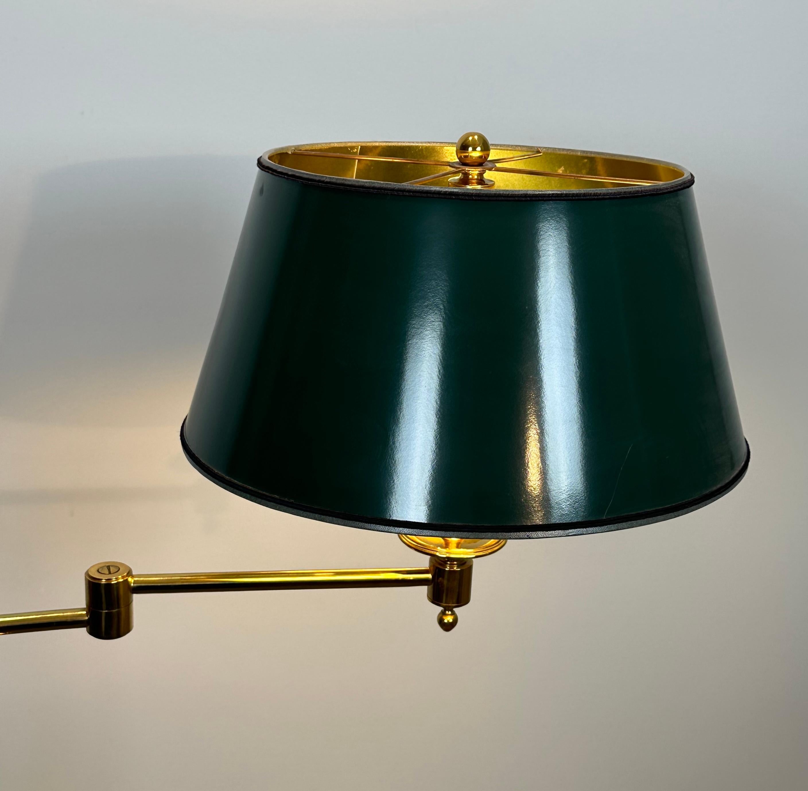 Pareja de Lámparas de Lectura con Brazos Desmontables en Latón y Pintura Sintética Verde en venta 3