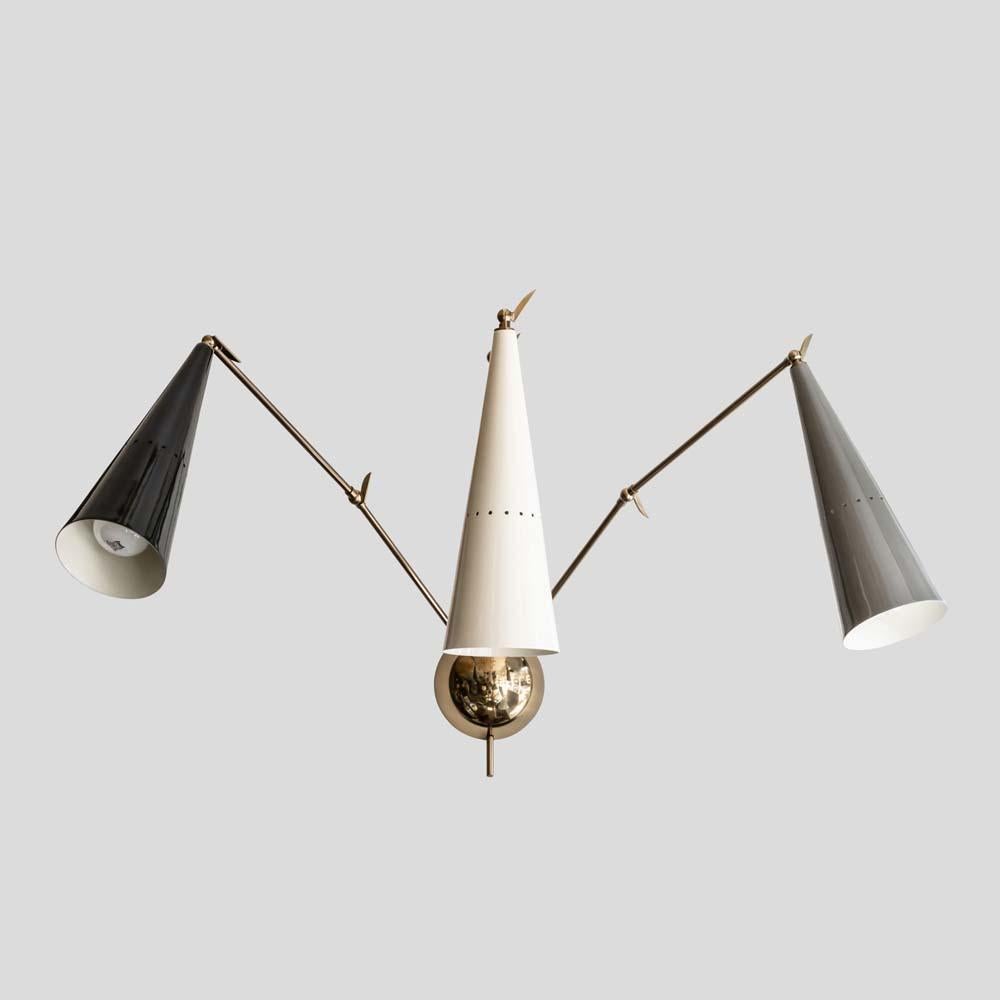 XXI secolo e contemporaneo Coppia di lampade da parete Reale. Tonalità di colore nero, crema e grigio di Diego Mardegan in vendita