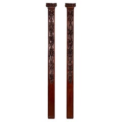 Paar aufgearbeitete geschnitzte Mahagoni-Pilaster