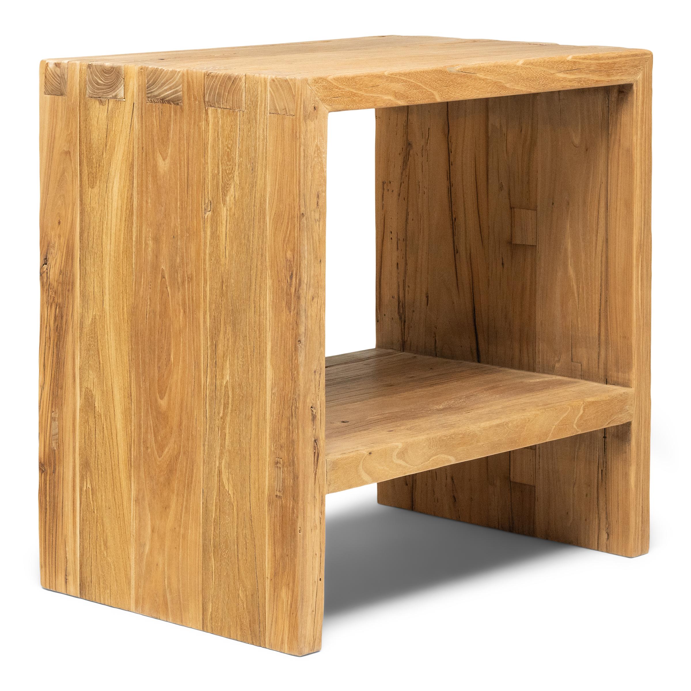 Pair of Reclaimed Elm Side Tables Moderno orgánico en venta
