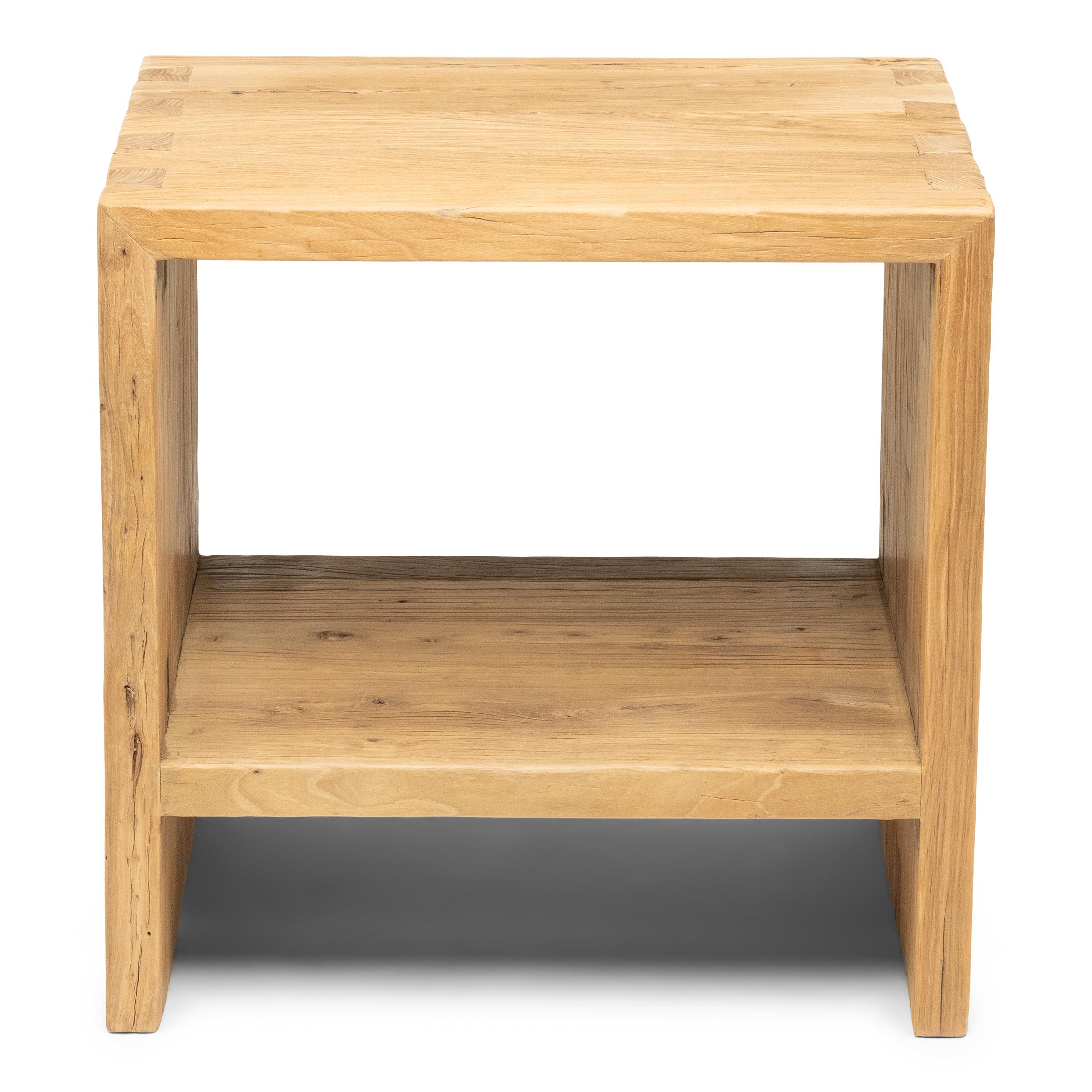 Pair of Reclaimed Elm Side Tables en Nuevo estado para la venta en Chicago, IL