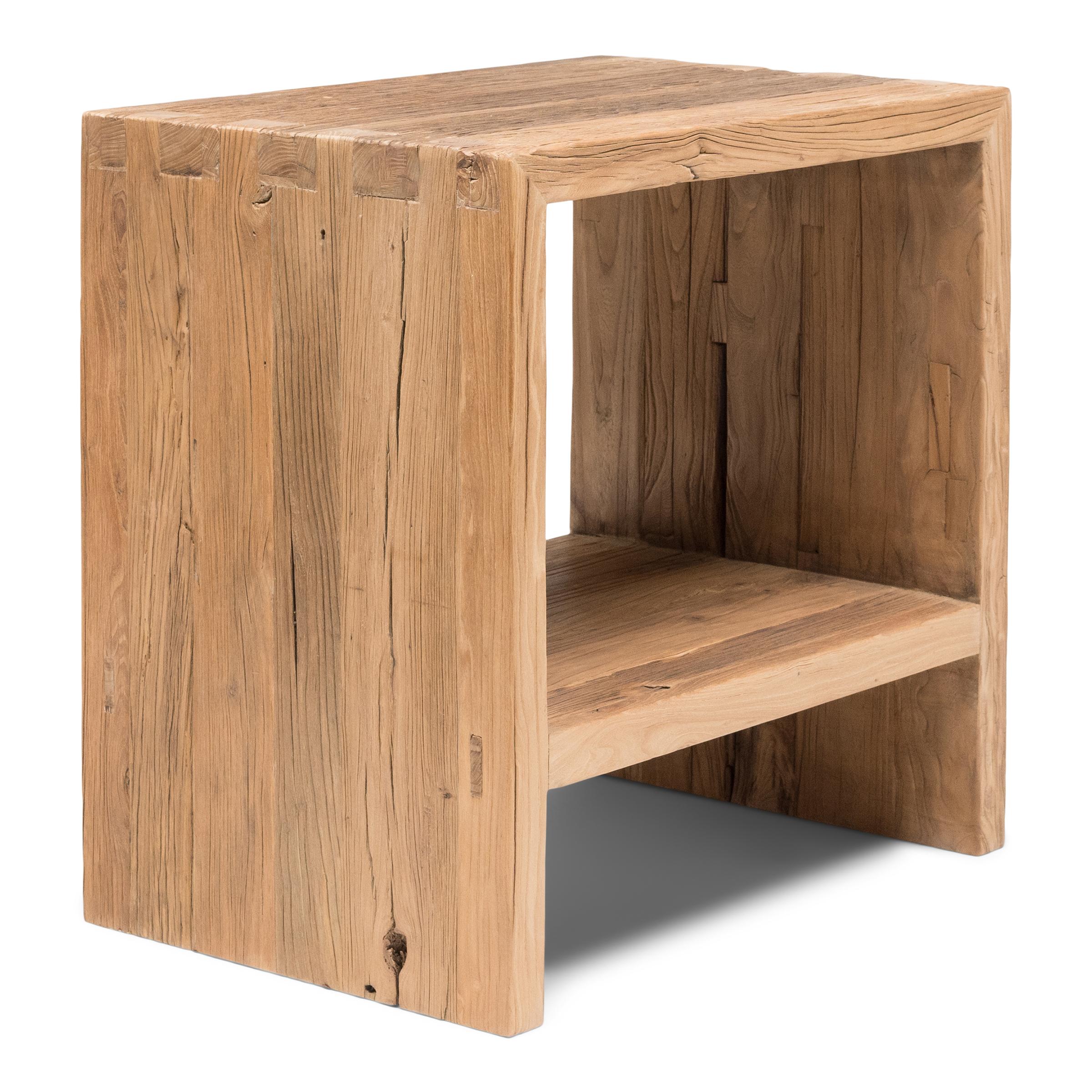Bois de récupération Paire de tables d'appoint en orme recyclé en vente