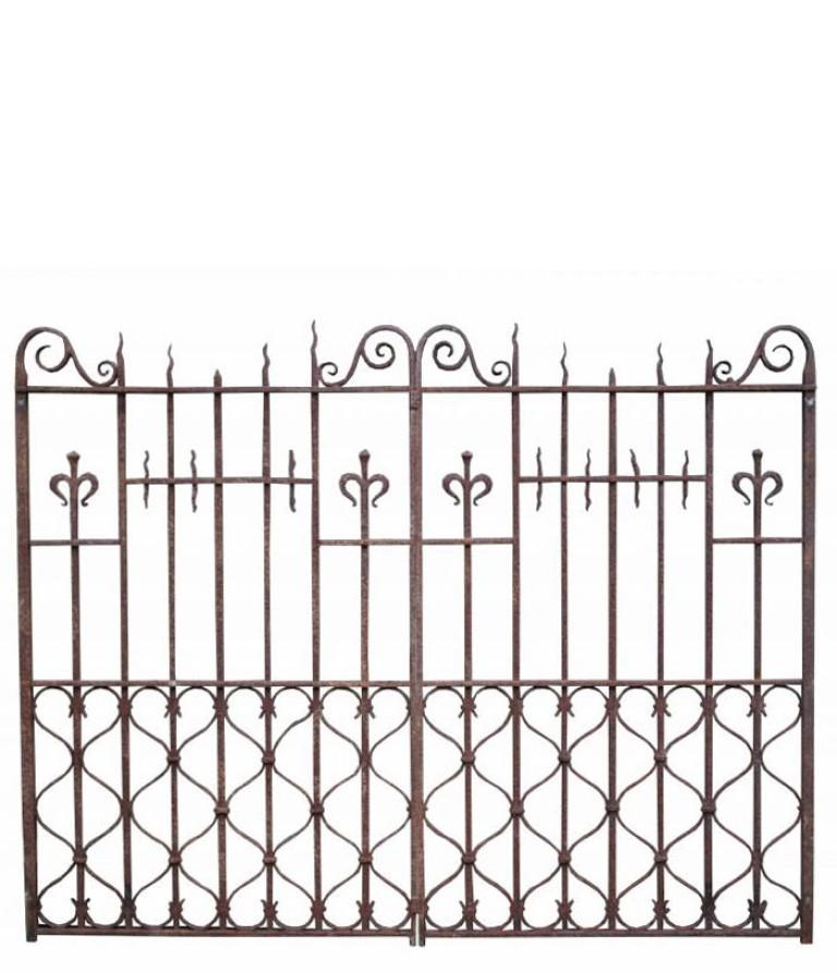 Pair of Reclaimed English Driveway Gates In Good Condition For Sale In Wormelow, Herefordshire