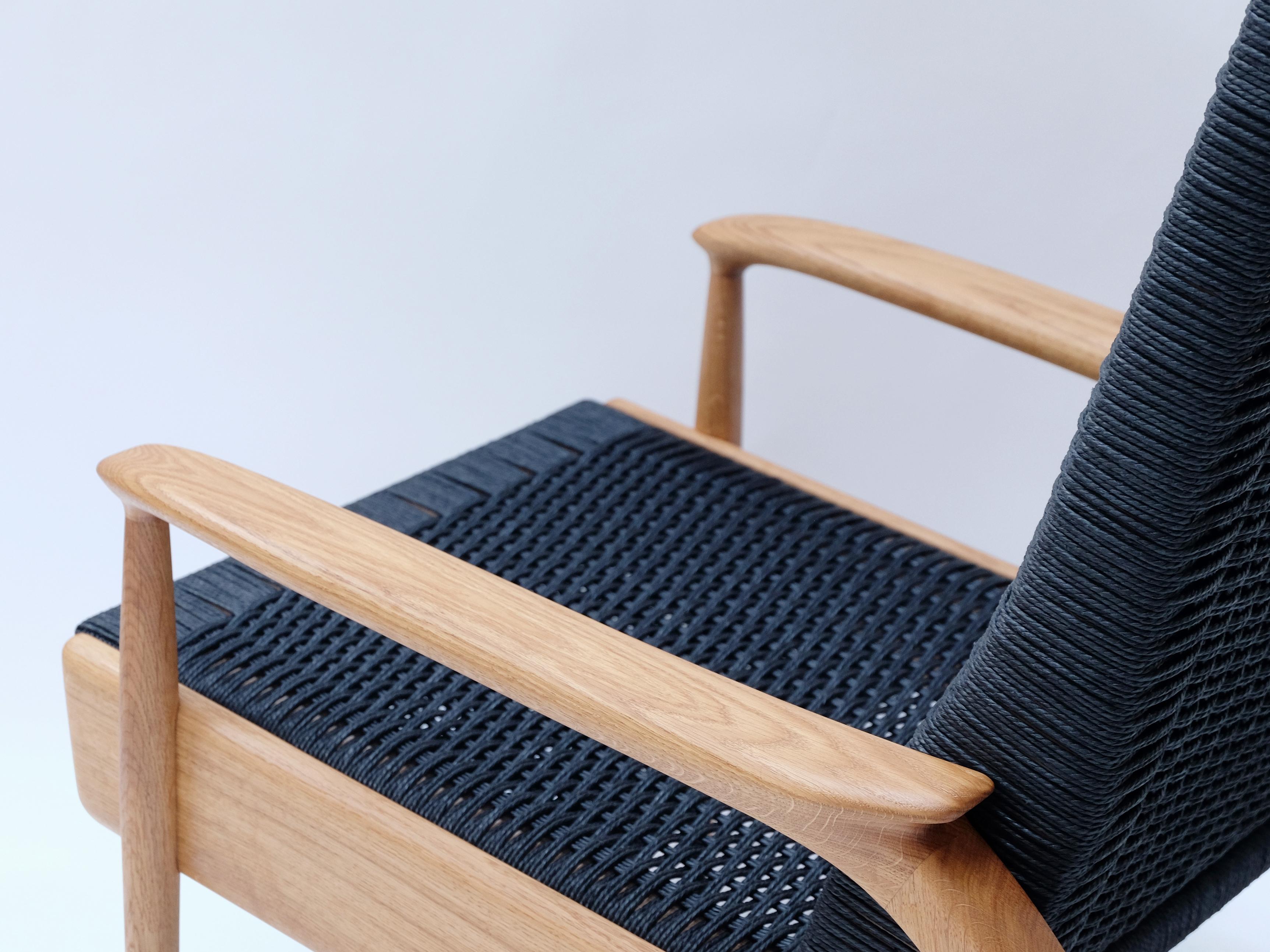 Laiton Paire de fauteuils inclinables, Oak Oak massif, corde danoise noire, coussins en cuir en vente