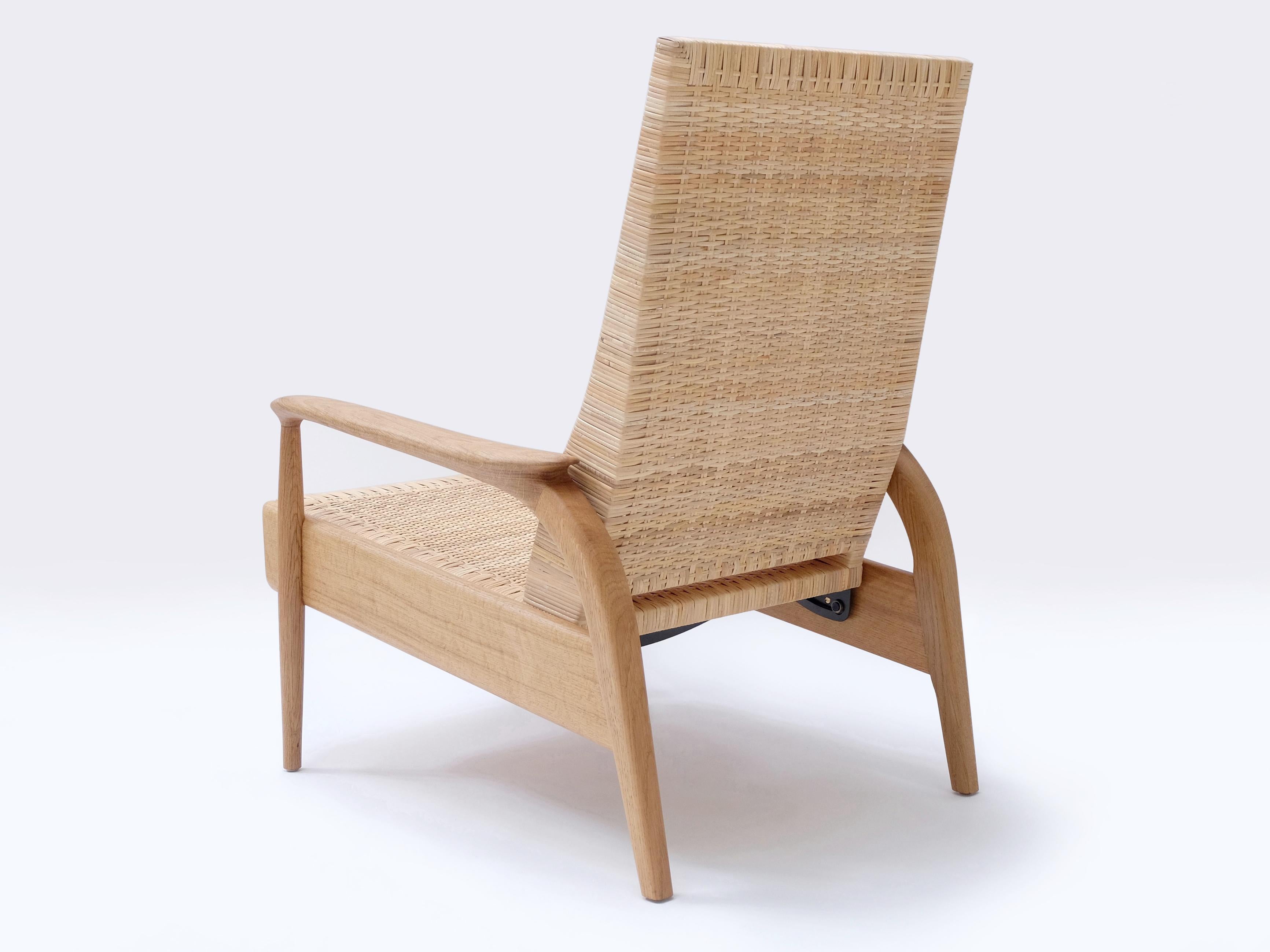 Paire de fauteuils inclinables en chêne massif, canne naturelle tissée à la main, coussins en cuir en vente 3